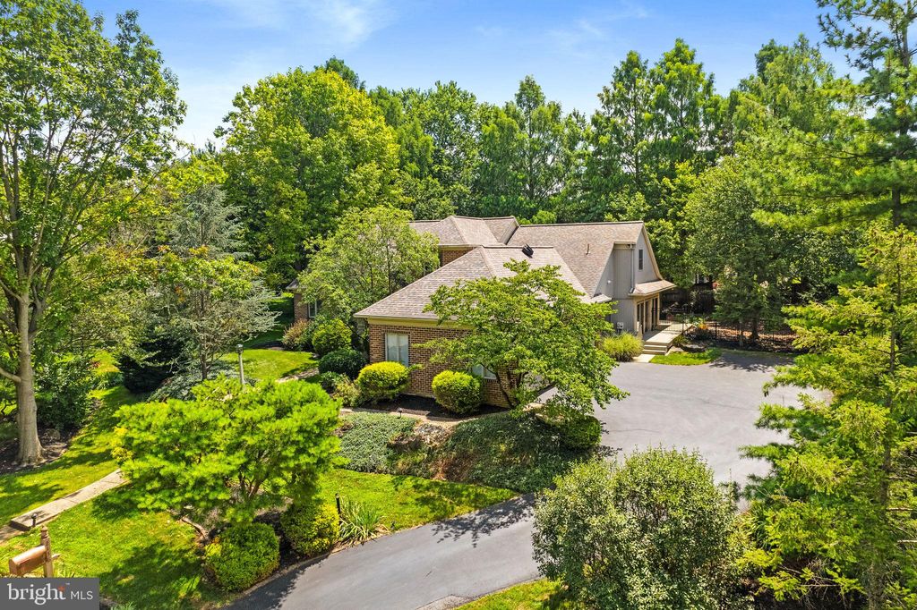 Photo of 2138 Waterford Drive, LANCASTER, PA 17601 (MLS # PALA2073148)