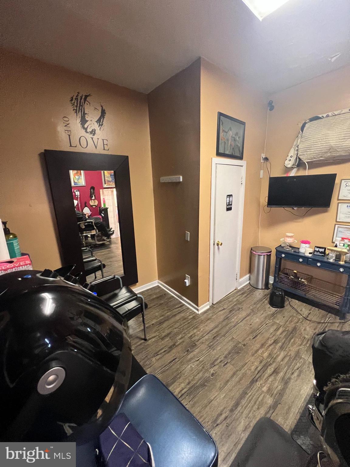 GERMANTOWN - Commercial Sale