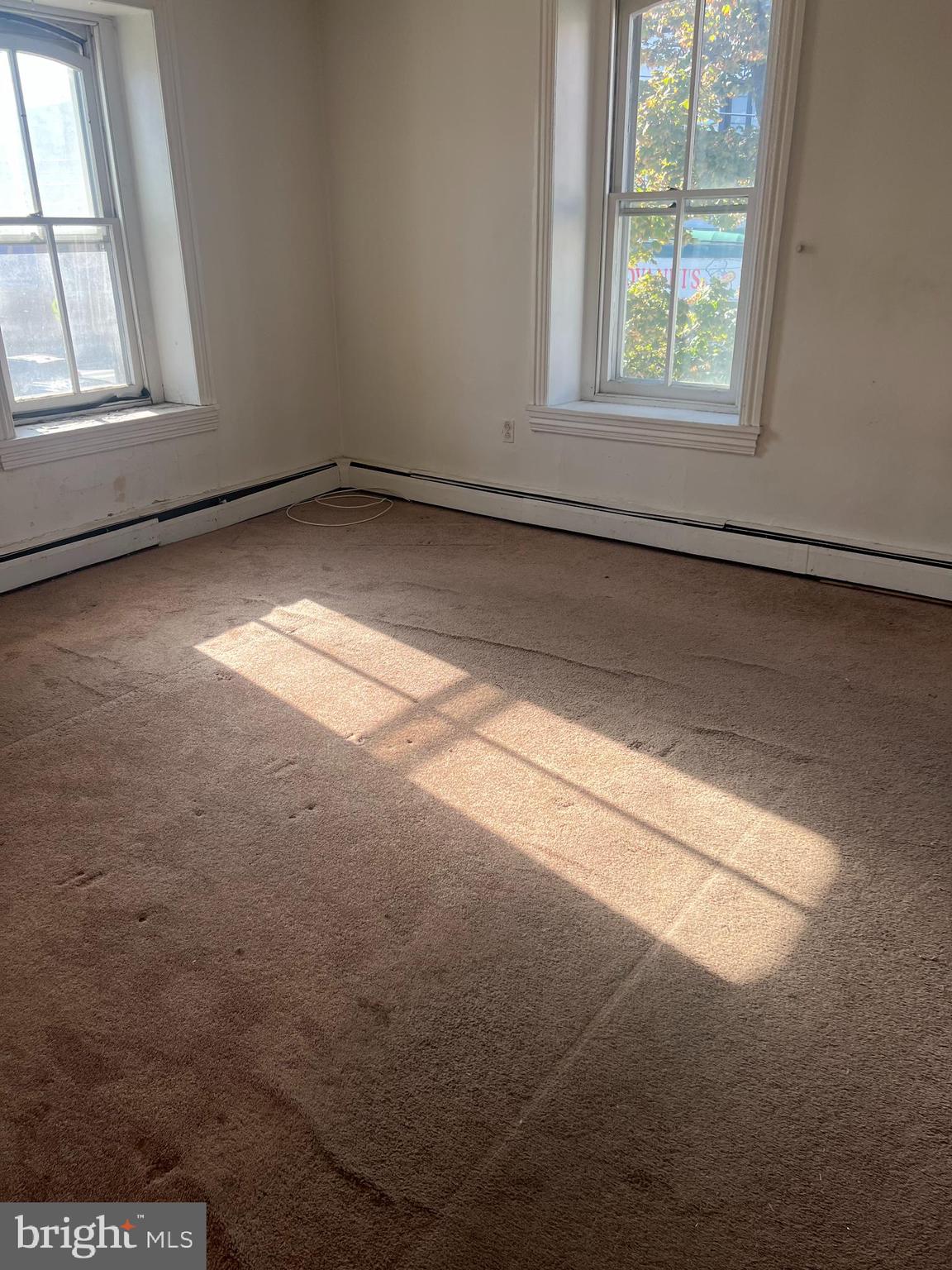 GERMANTOWN - Commercial Sale