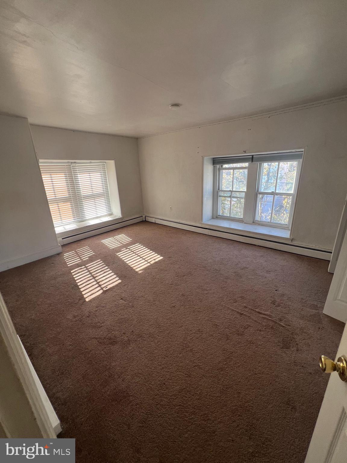 GERMANTOWN - Commercial Sale