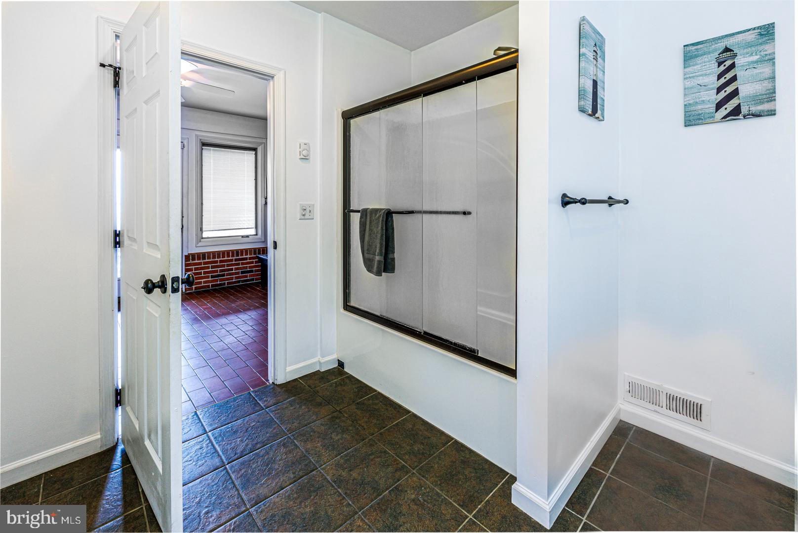 TOWN POINT ESTATES - Residential