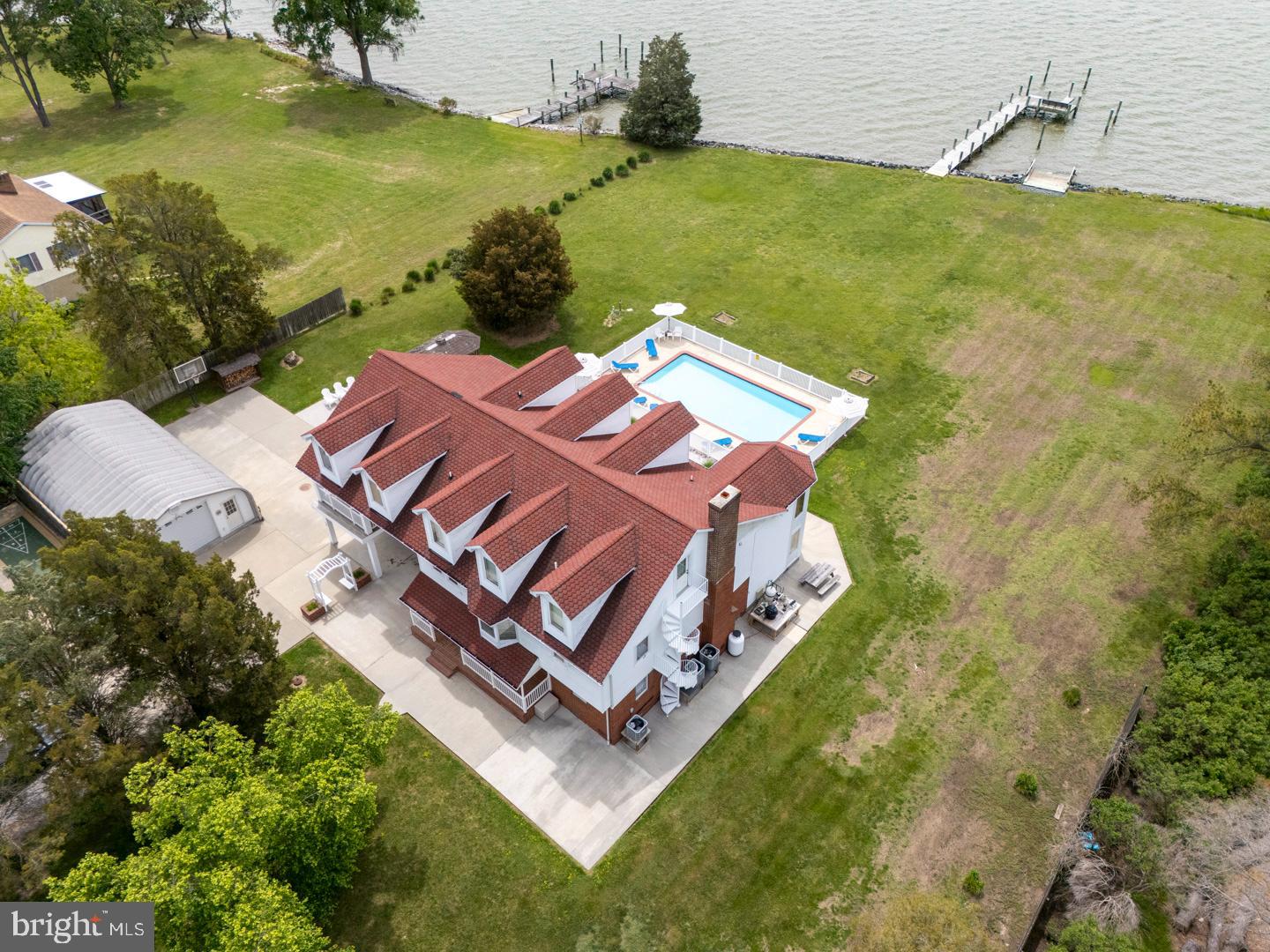 TOWN POINT ESTATES - Residential