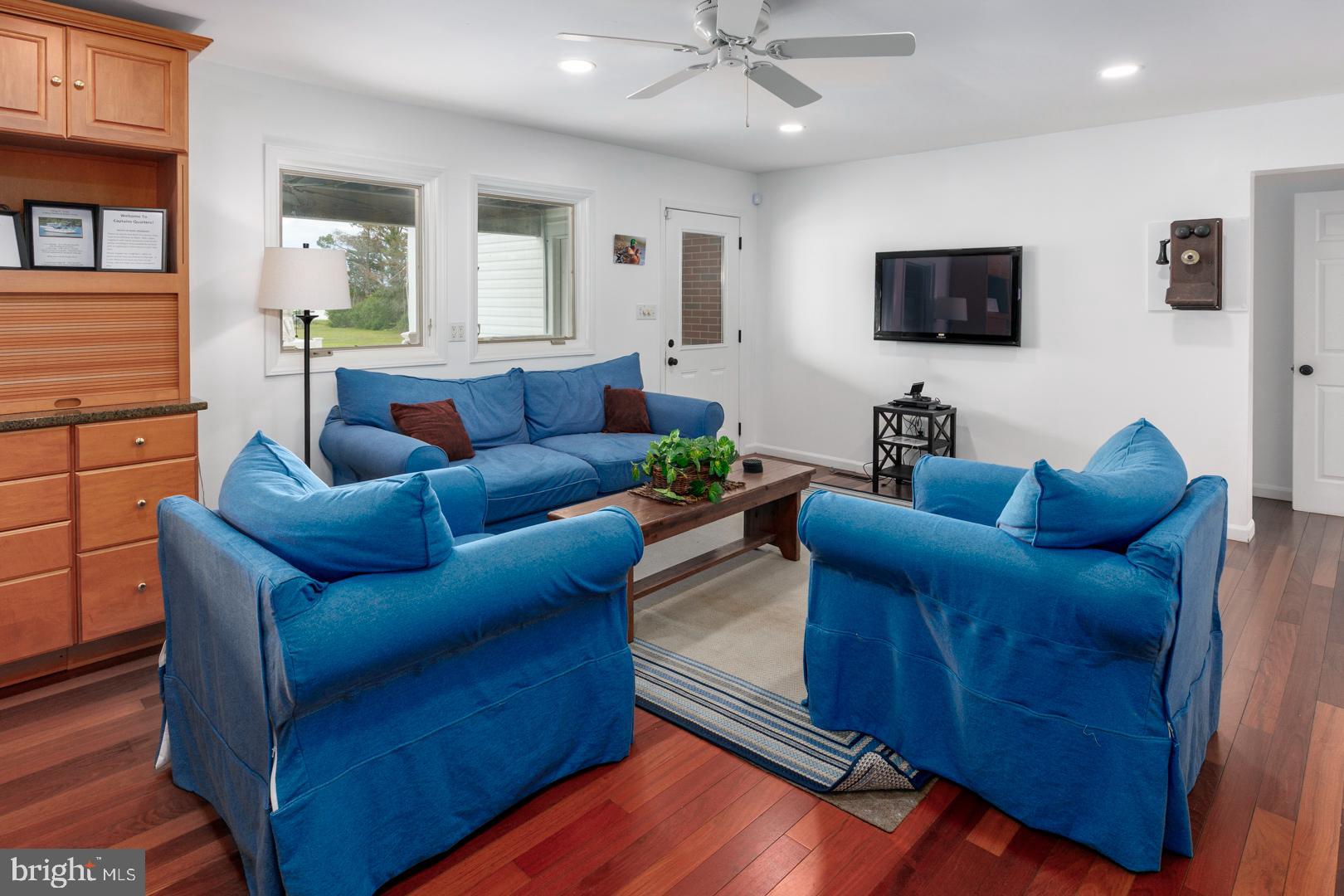 TOWN POINT ESTATES - Residential