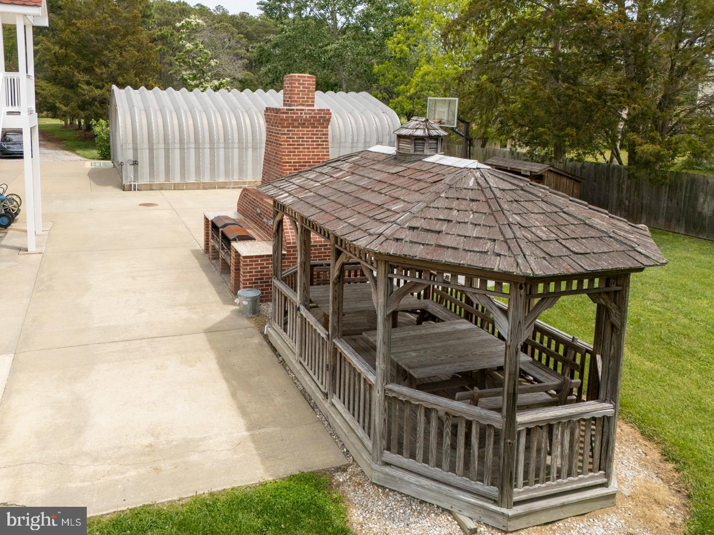 TOWN POINT ESTATES - Residential