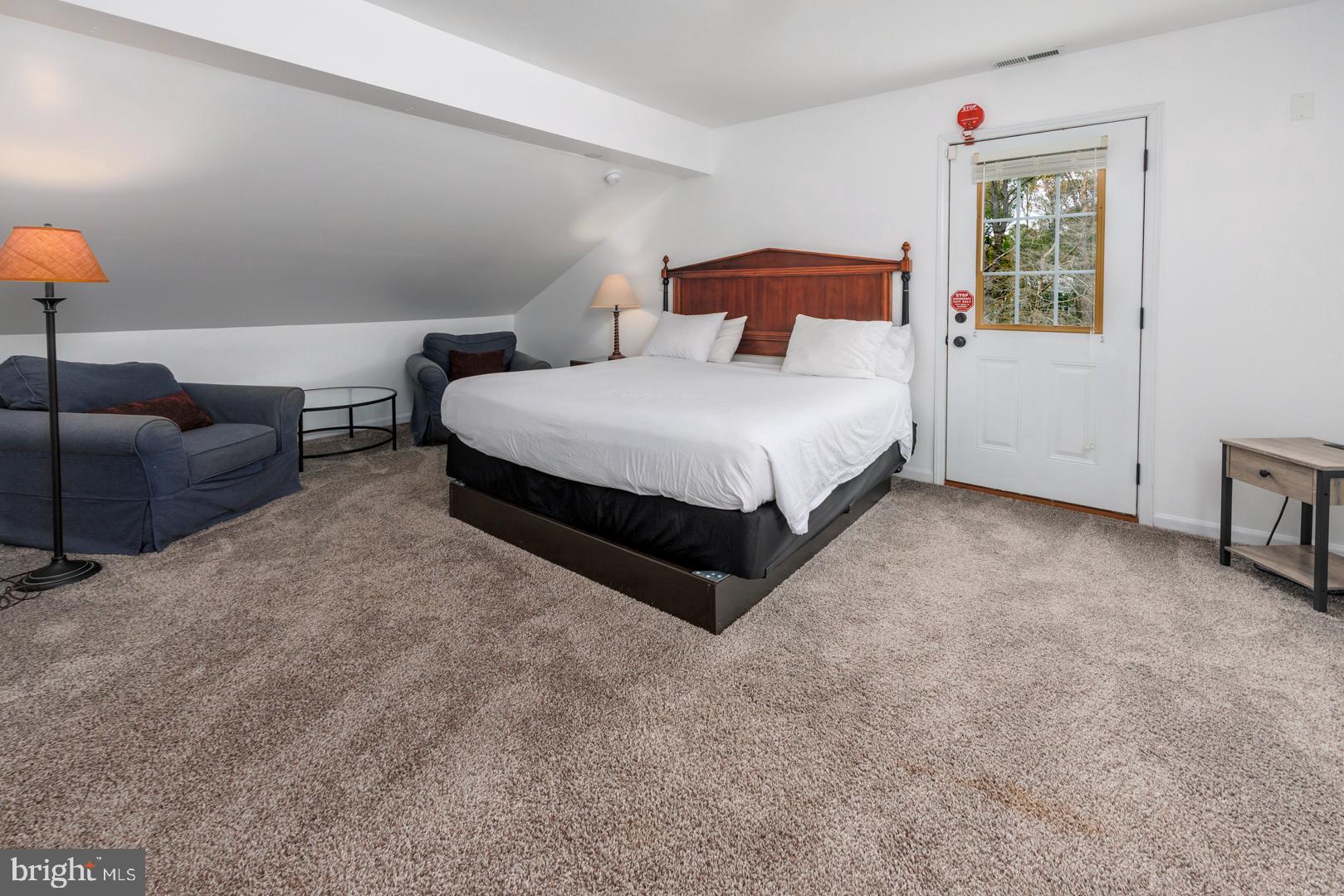 TOWN POINT ESTATES - Residential