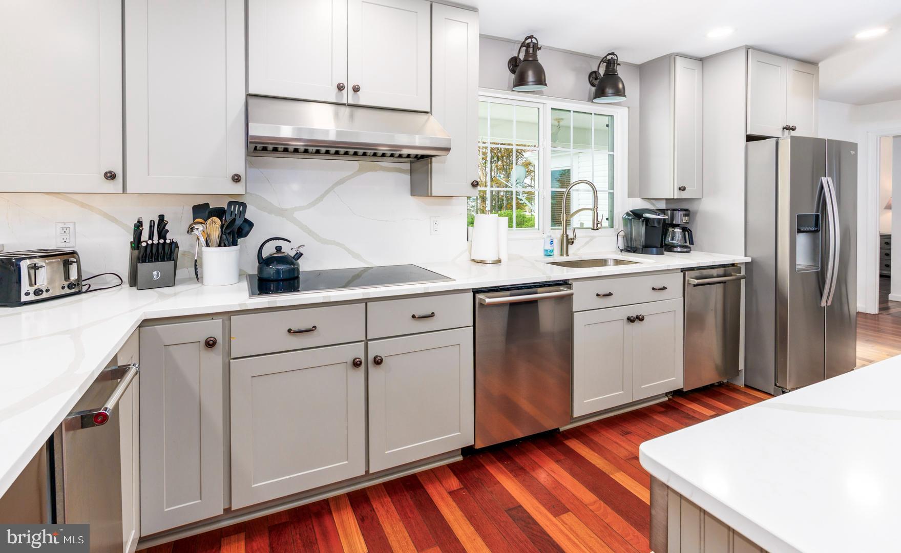 TOWN POINT ESTATES - Residential