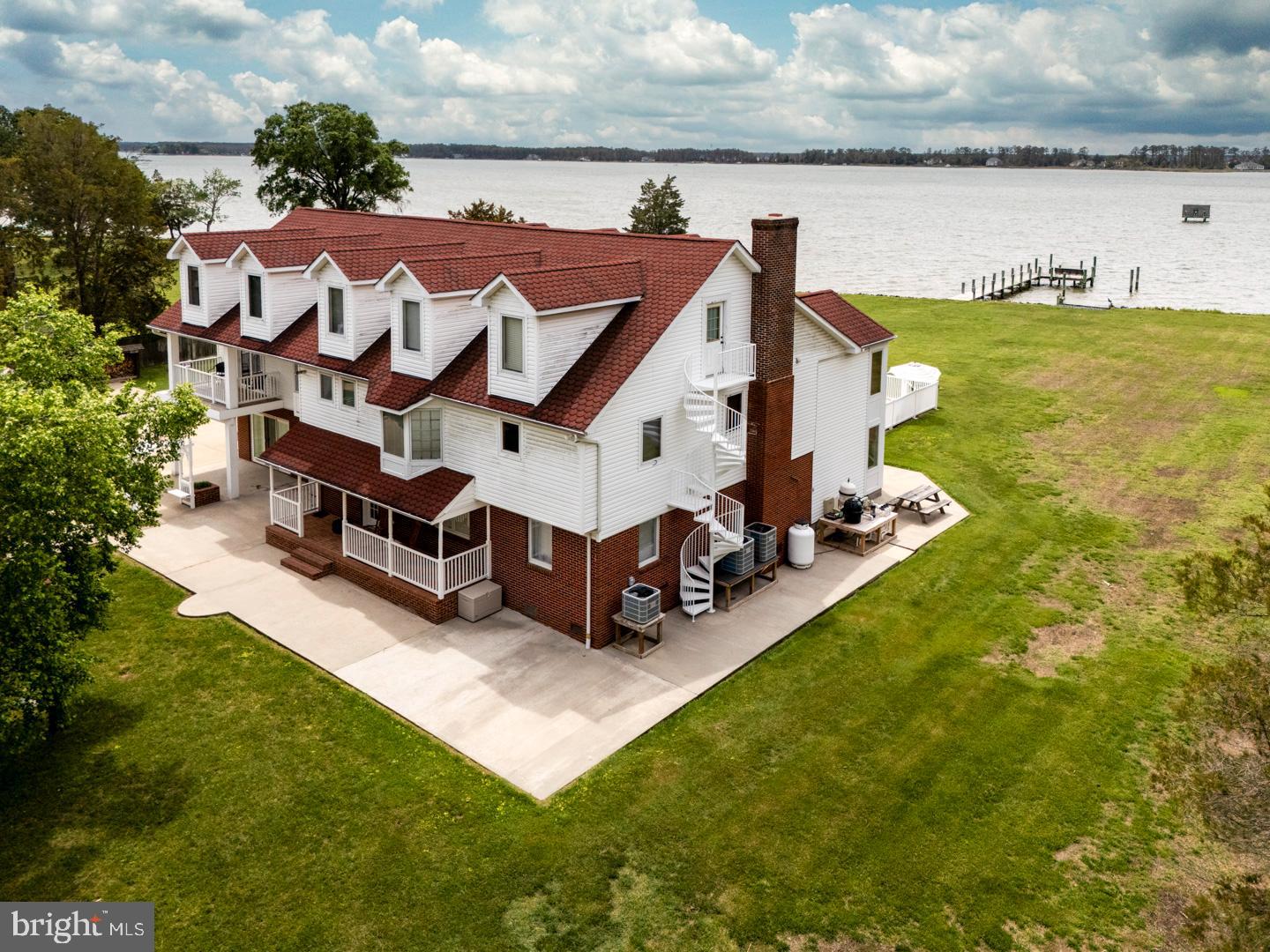 TOWN POINT ESTATES - Residential