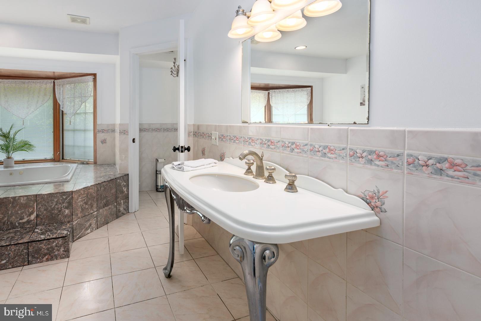 TOWN POINT ESTATES - Residential