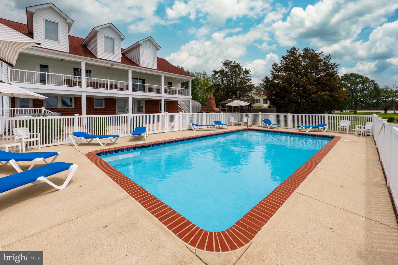 TOWN POINT ESTATES - Residential