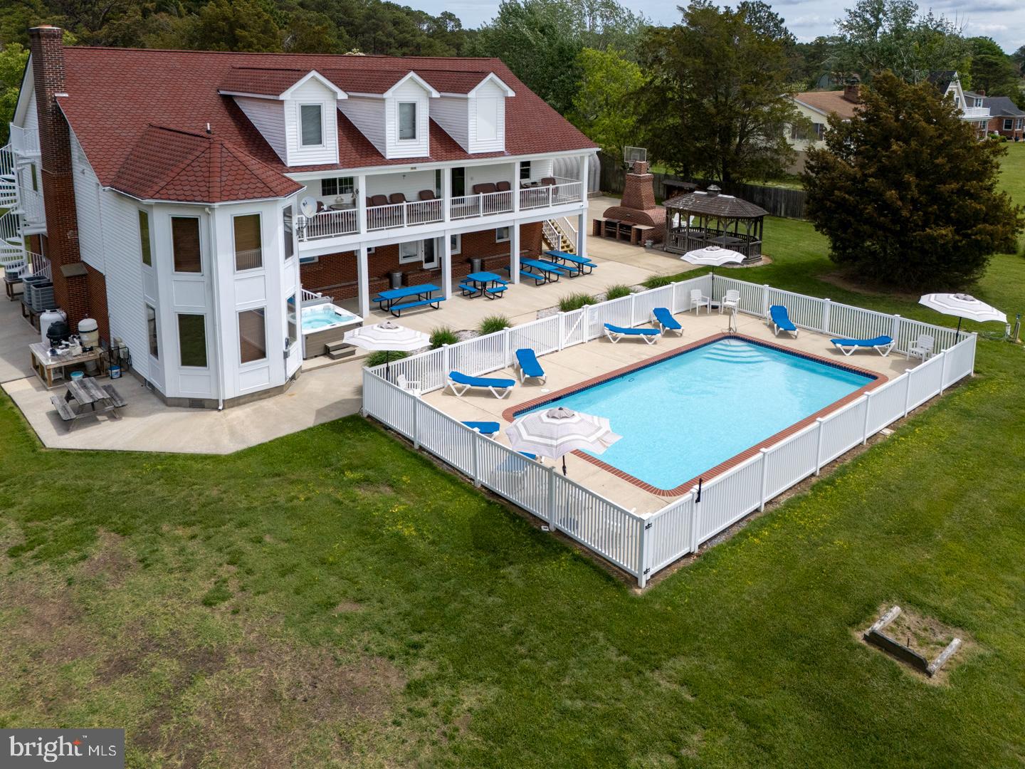 TOWN POINT ESTATES - Residential