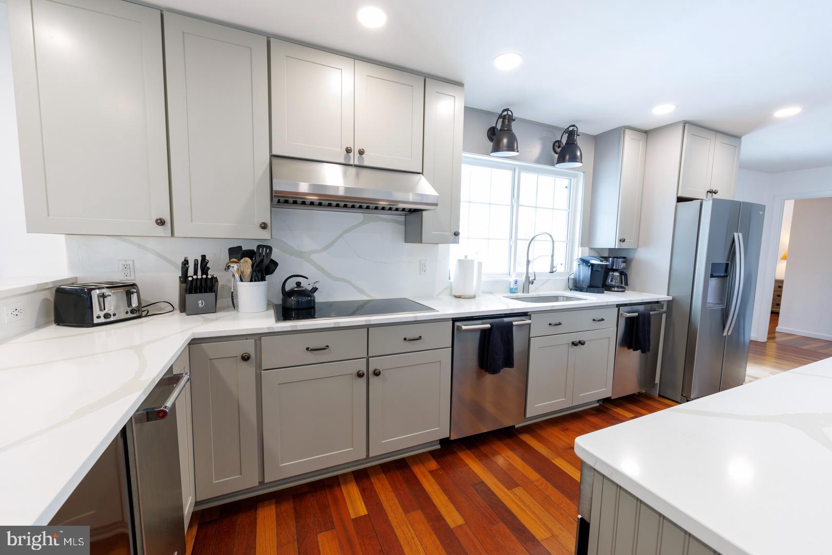 TOWN POINT ESTATES - Residential