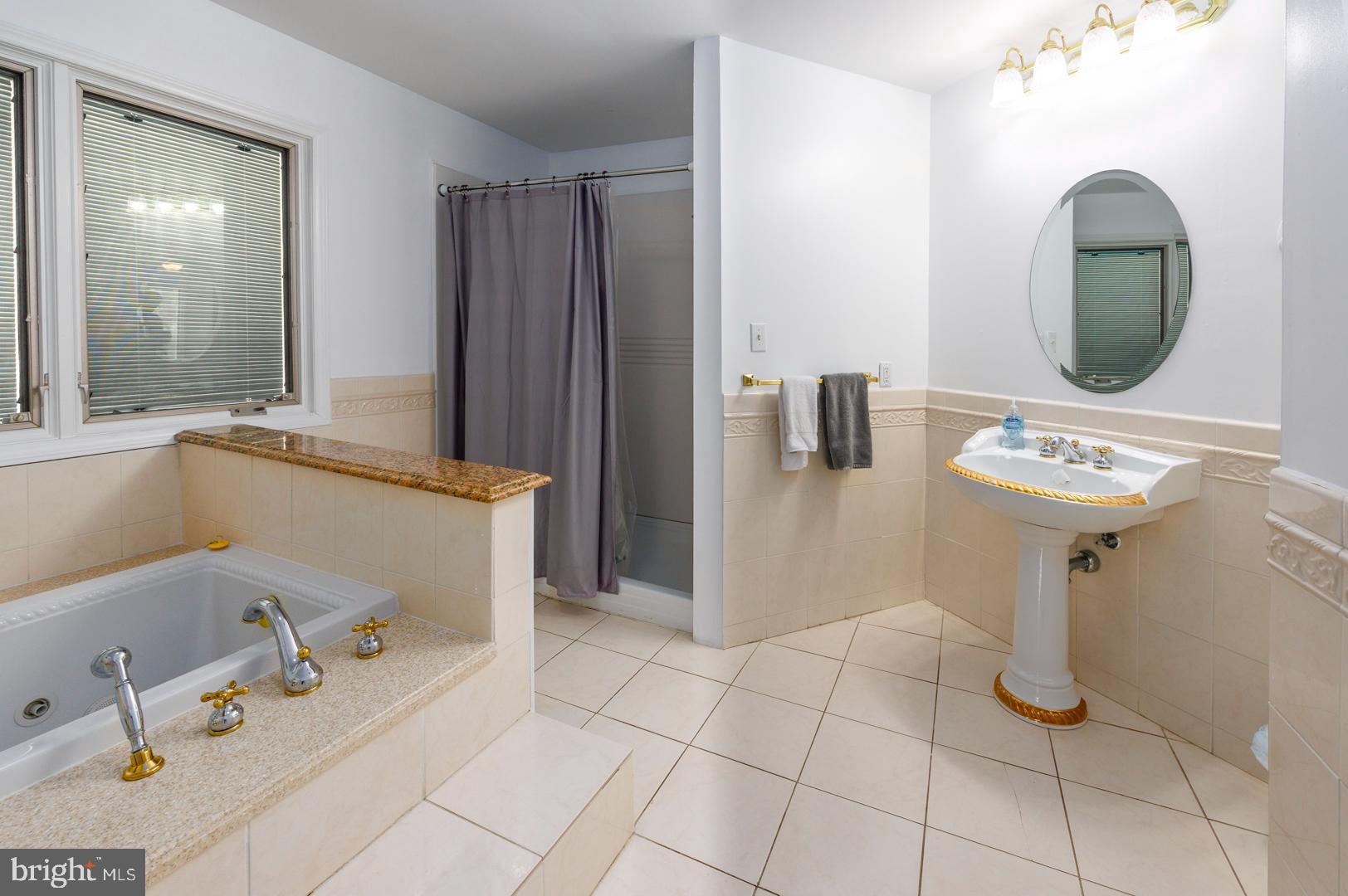 TOWN POINT ESTATES - Residential