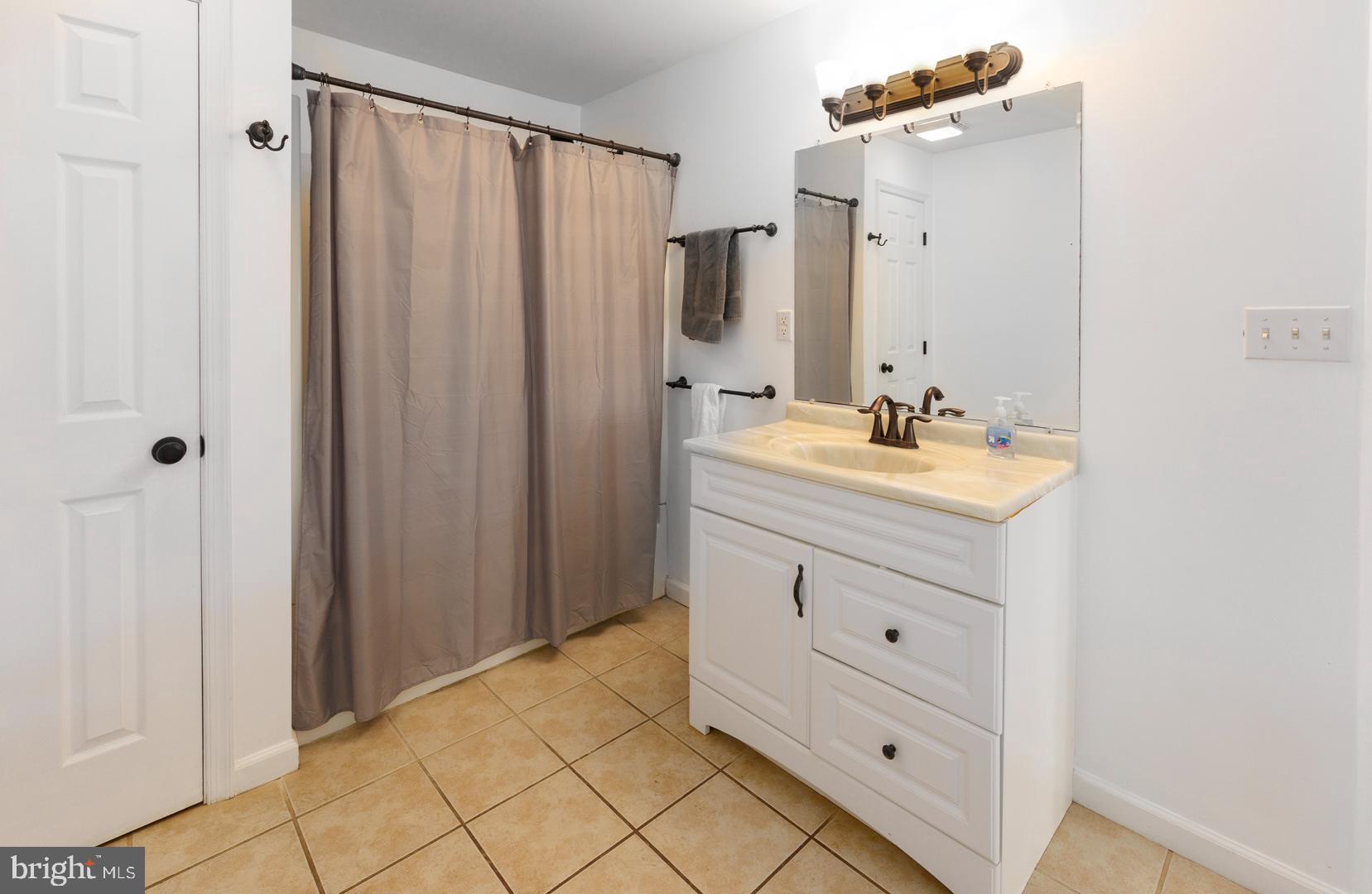 TOWN POINT ESTATES - Residential