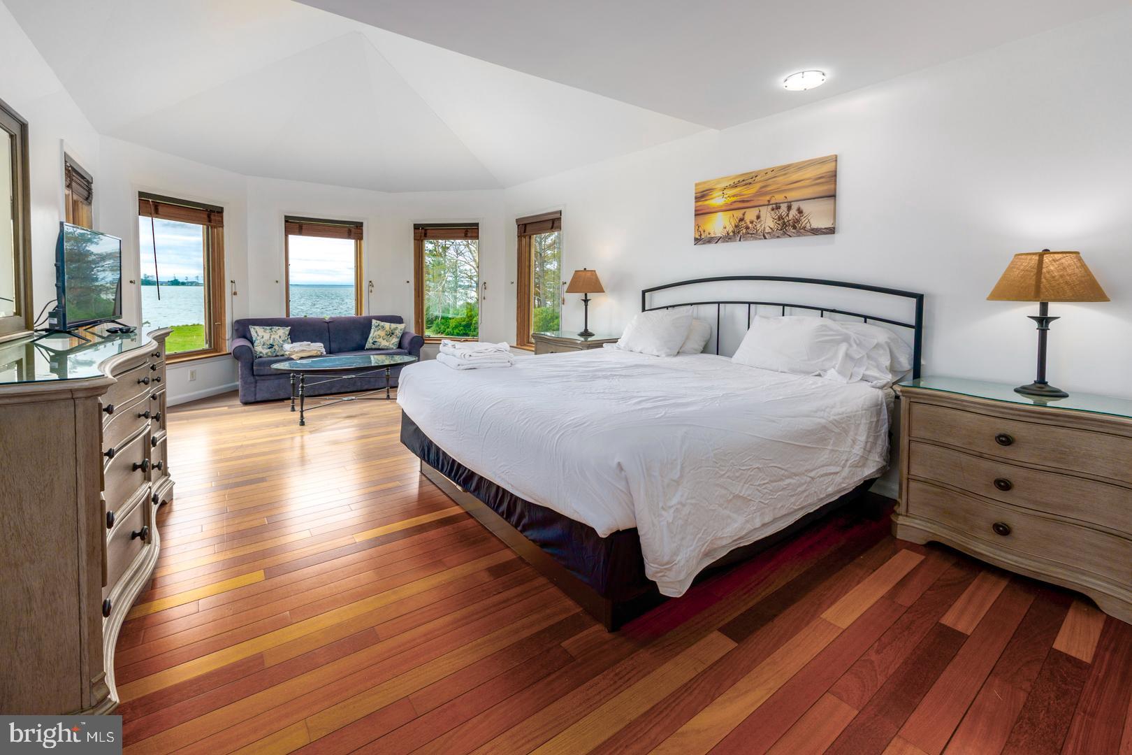 TOWN POINT ESTATES - Residential