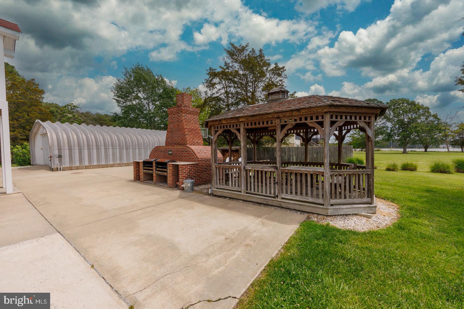 TOWN POINT ESTATES - Residential