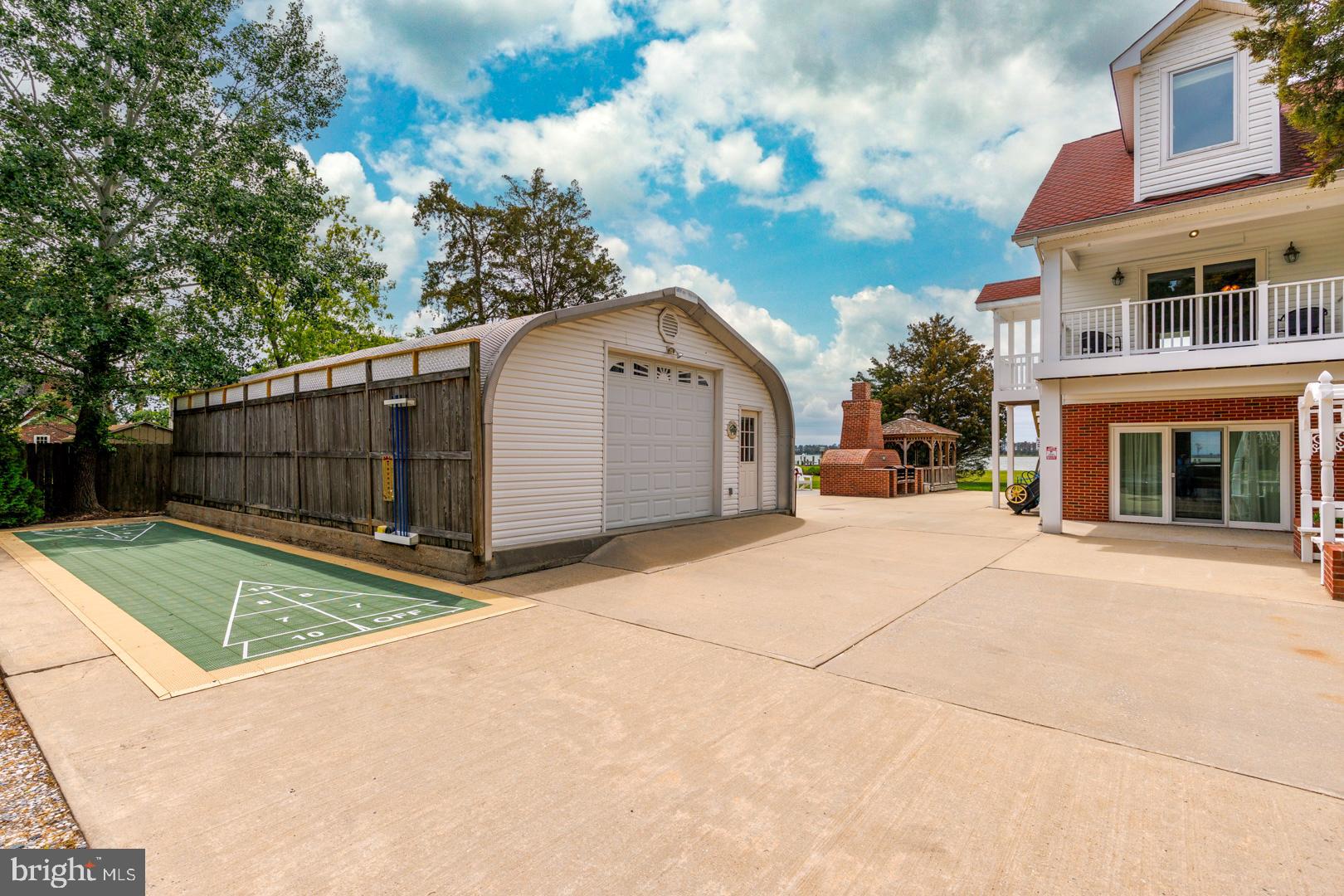 TOWN POINT ESTATES - Residential