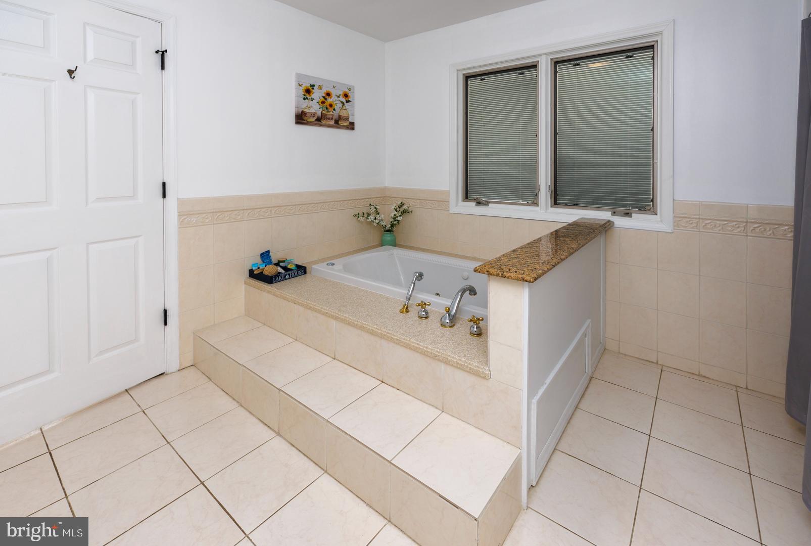 TOWN POINT ESTATES - Residential