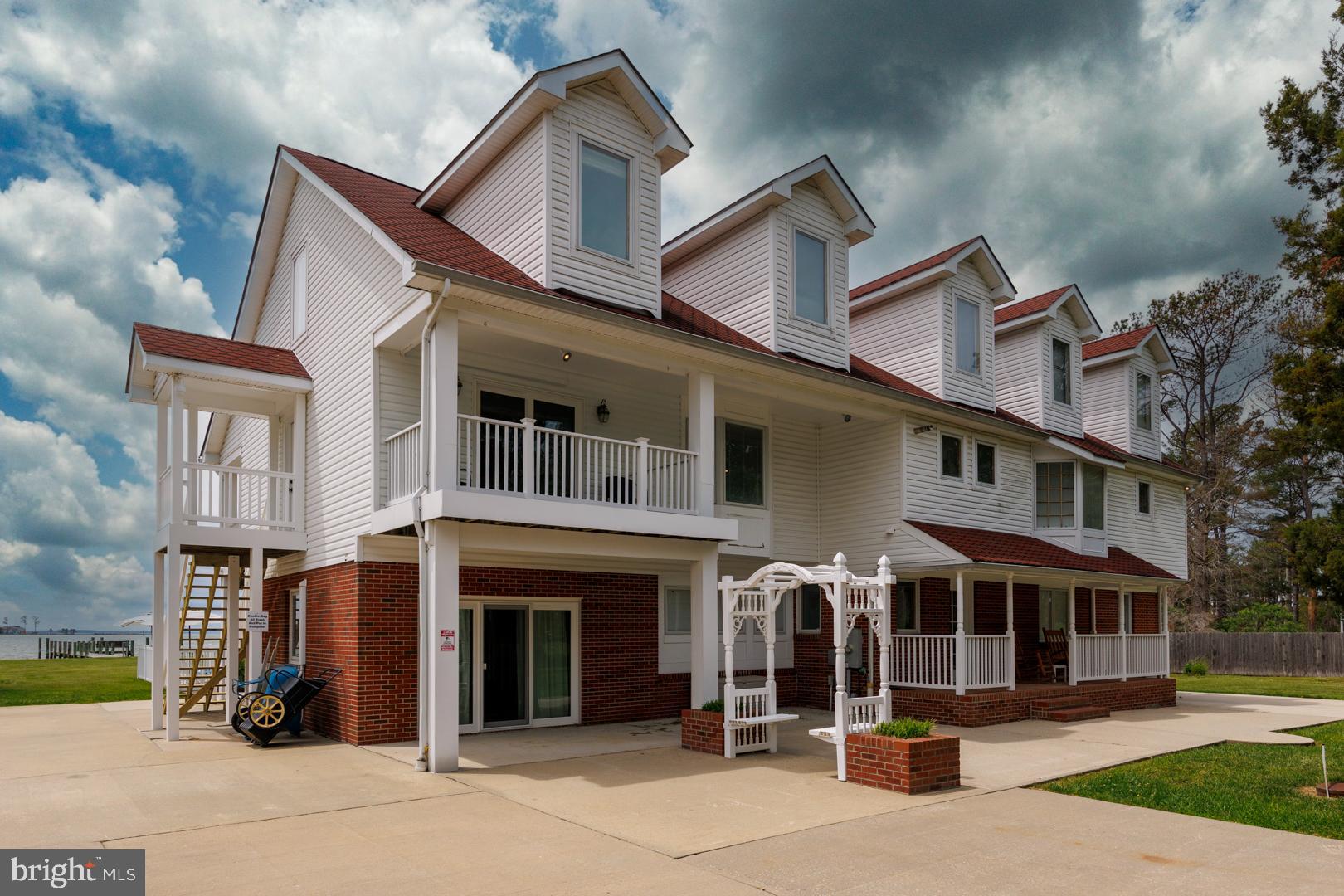 TOWN POINT ESTATES - Residential