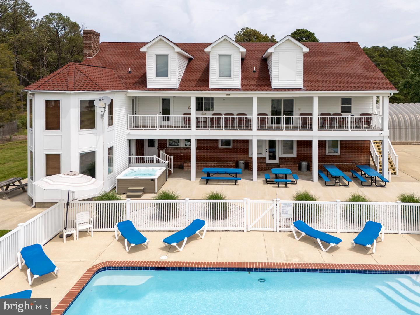 TOWN POINT ESTATES - Residential