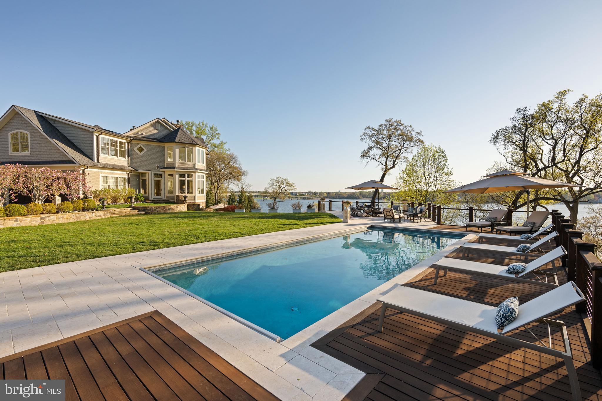 PENDENNIS MOUNT - Residential