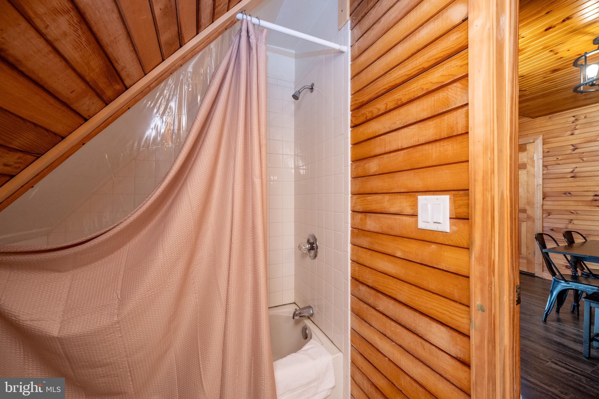 ROLLING OAKS EST - Residential