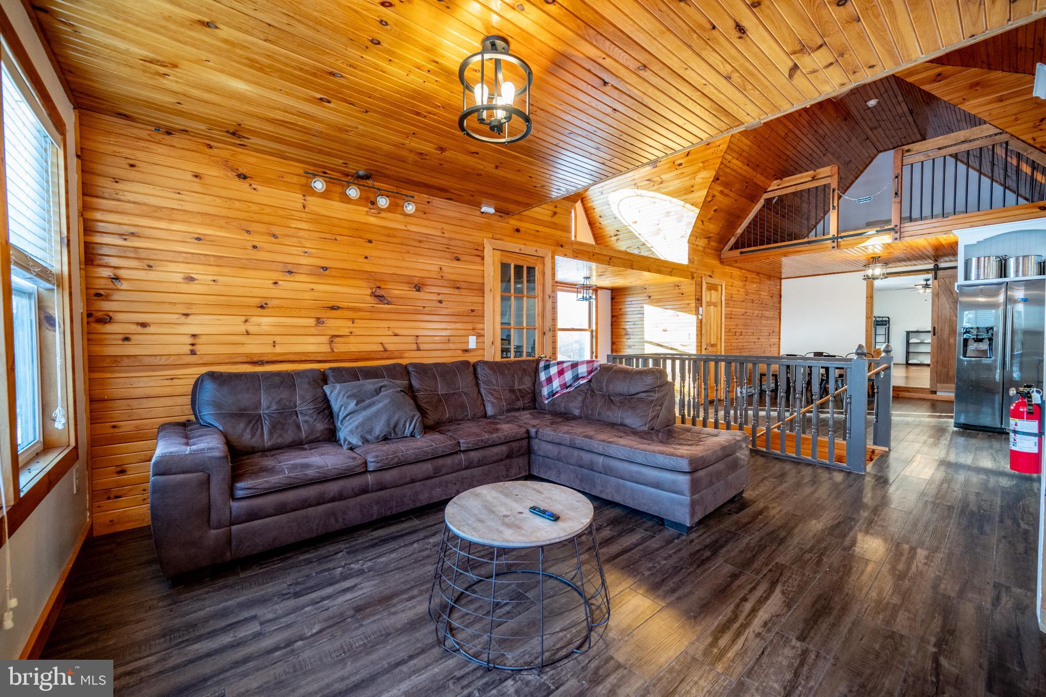 ROLLING OAKS EST - Residential