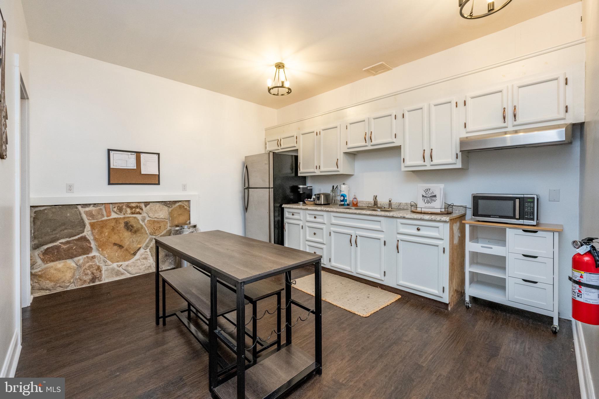 ROLLING OAKS EST - Residential