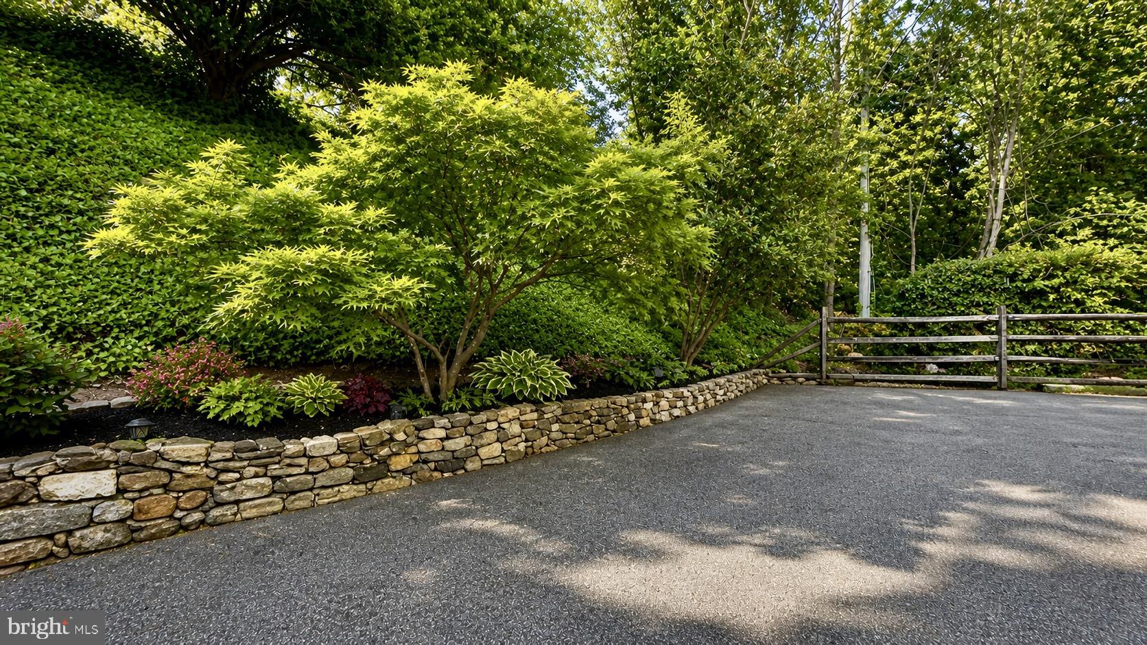 GREEN TREE - Residential