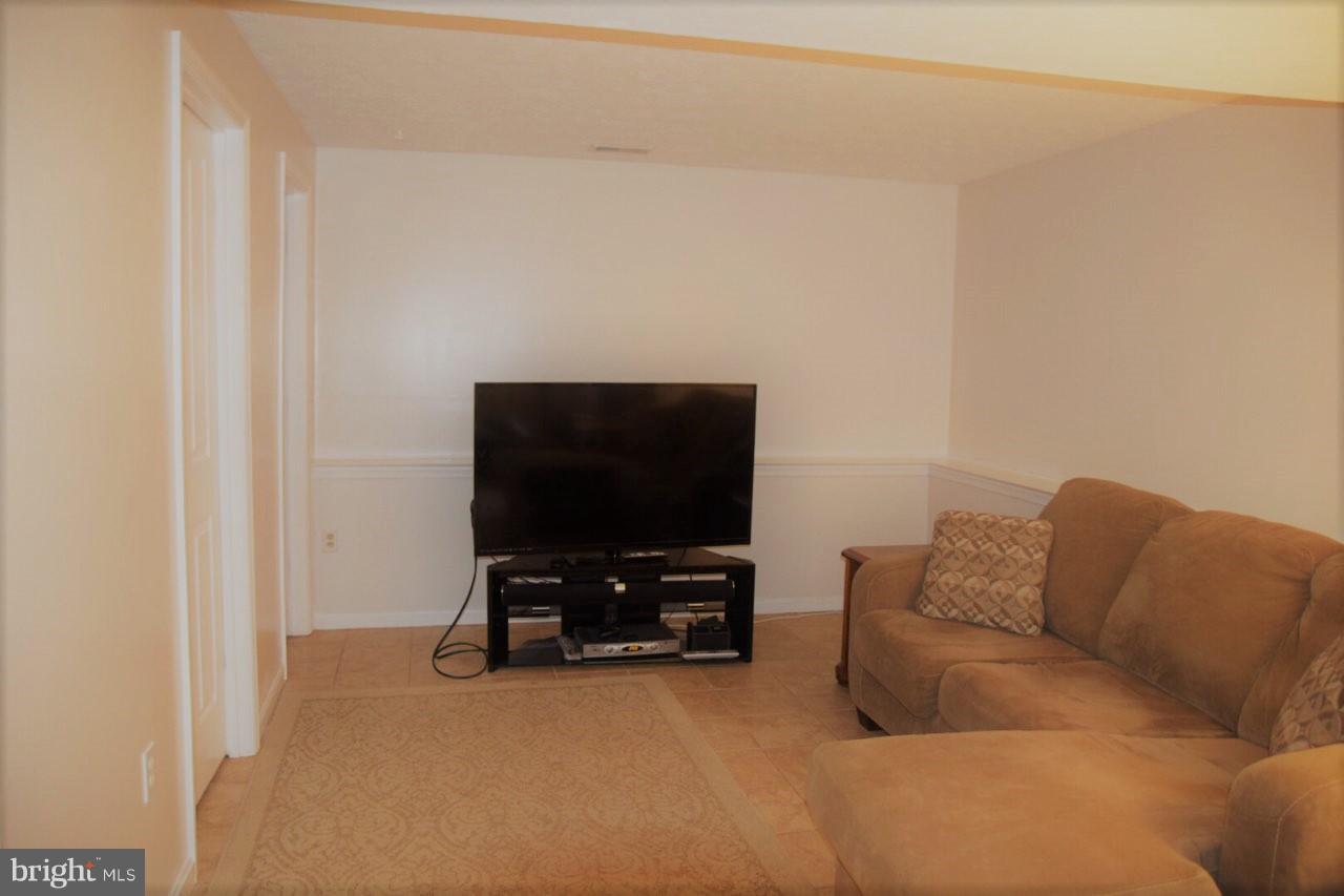 SHANNON SQUARE - Residential