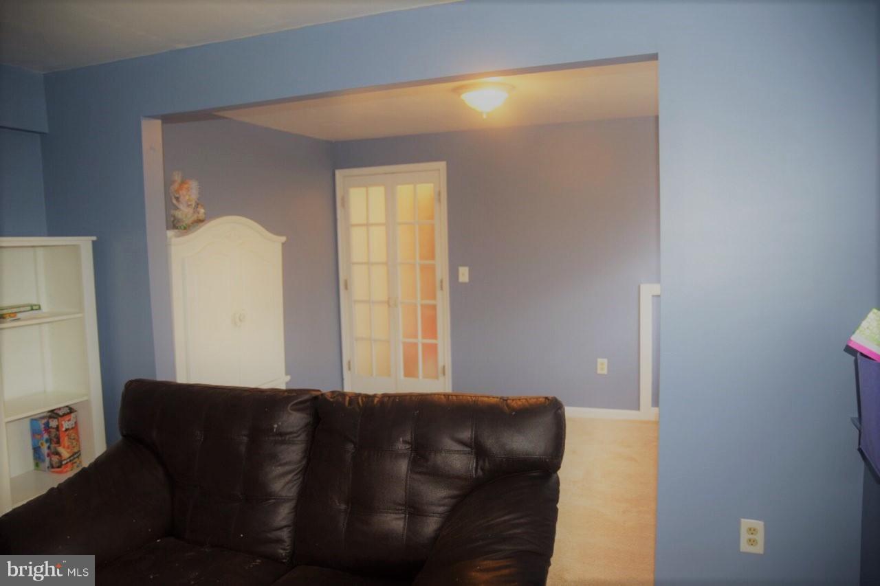 SHANNON SQUARE - Residential