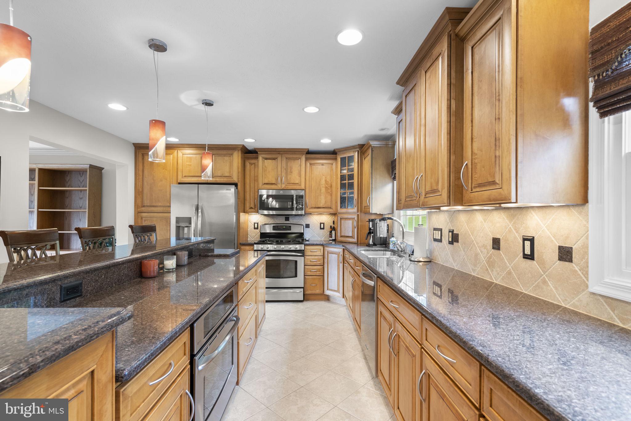 6025 KENNARD COURT