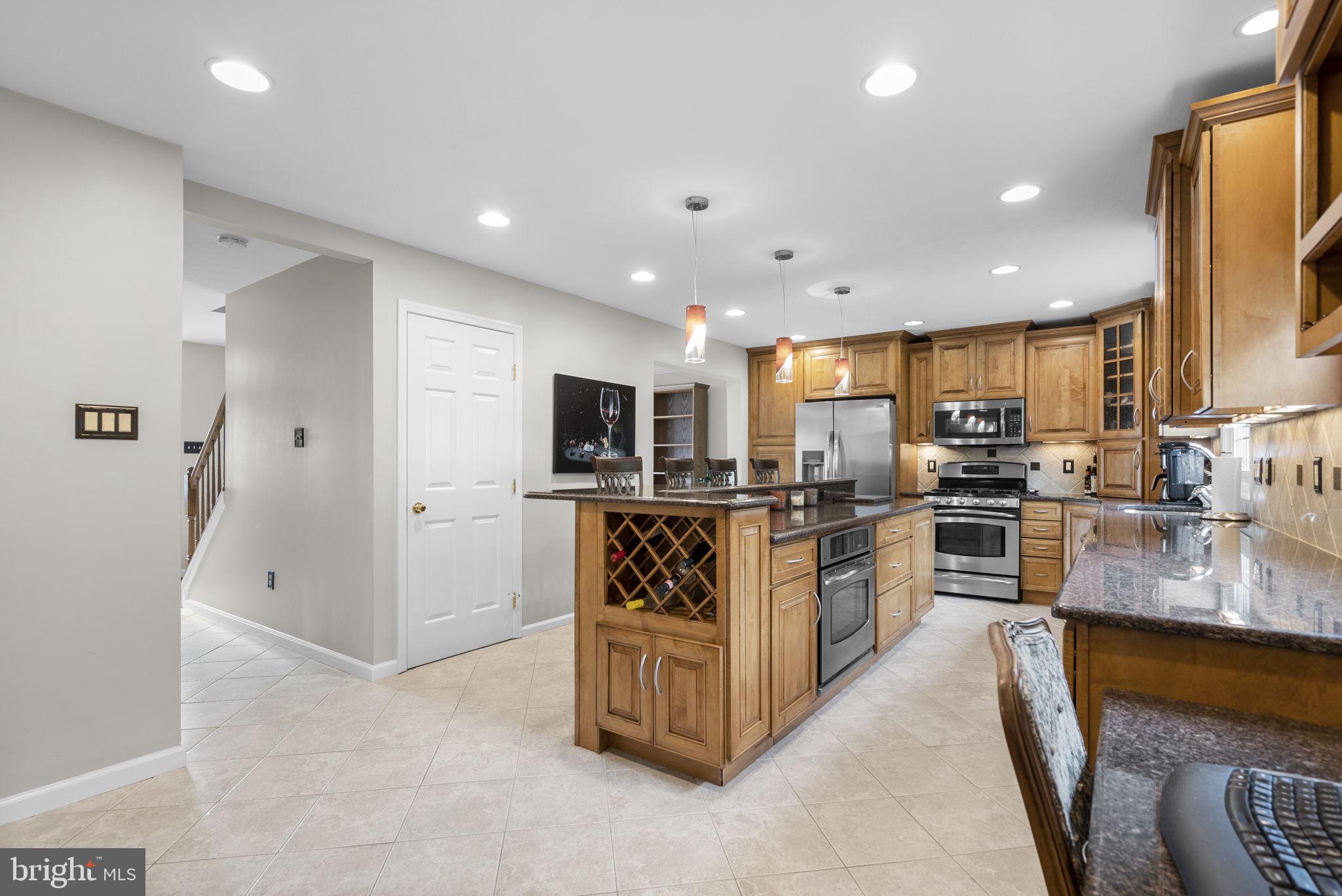 6025 KENNARD COURT
