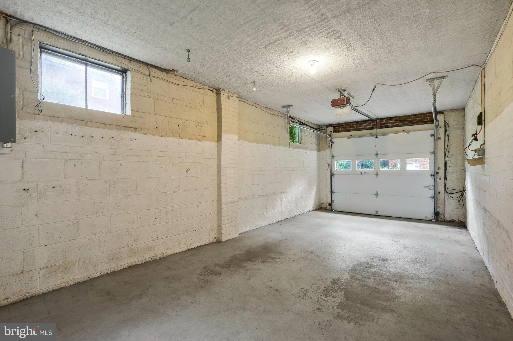 LINCOLNIA HILLS - Residential Lease