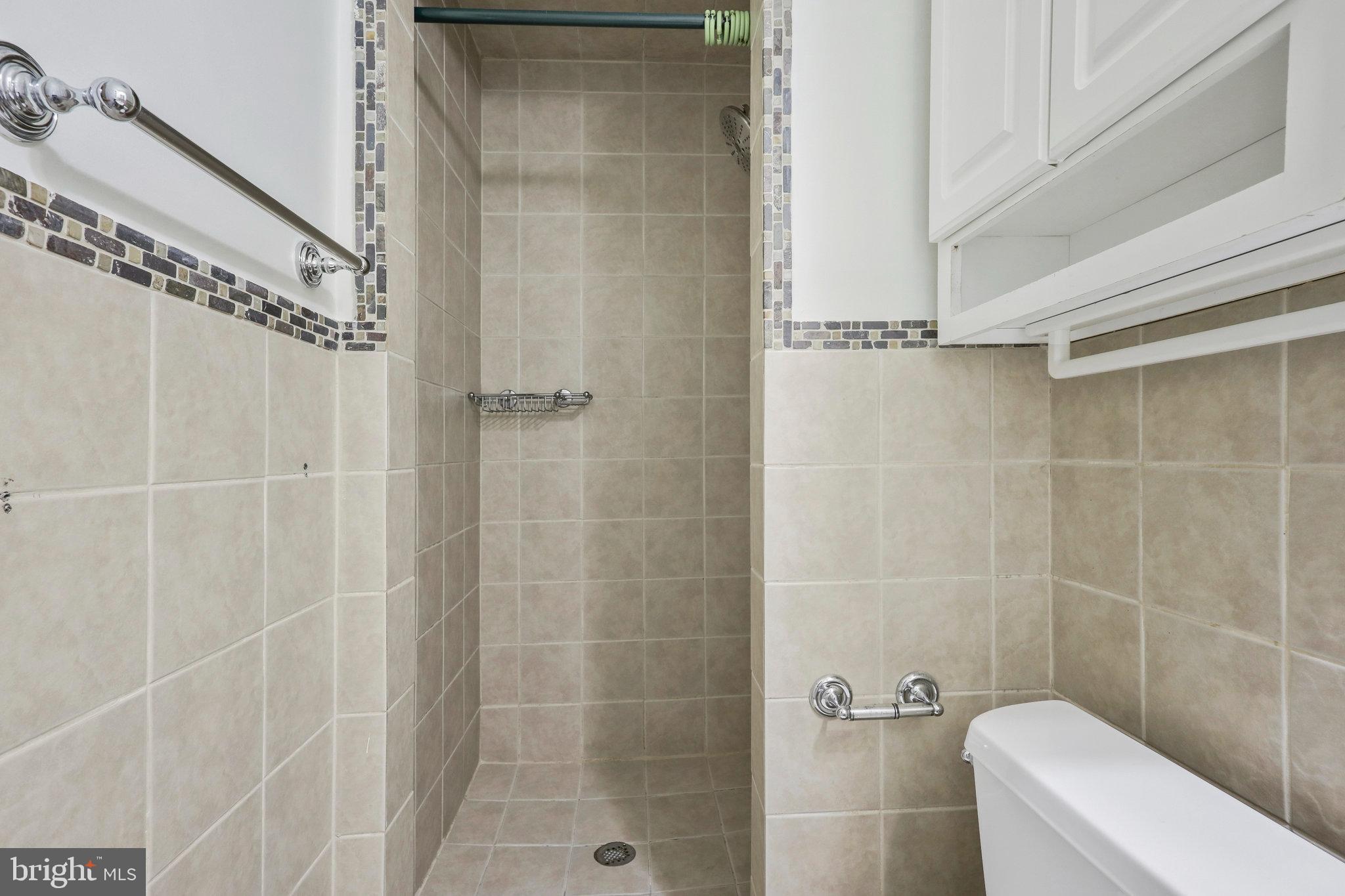 LINCOLNIA HILLS - Residential Lease