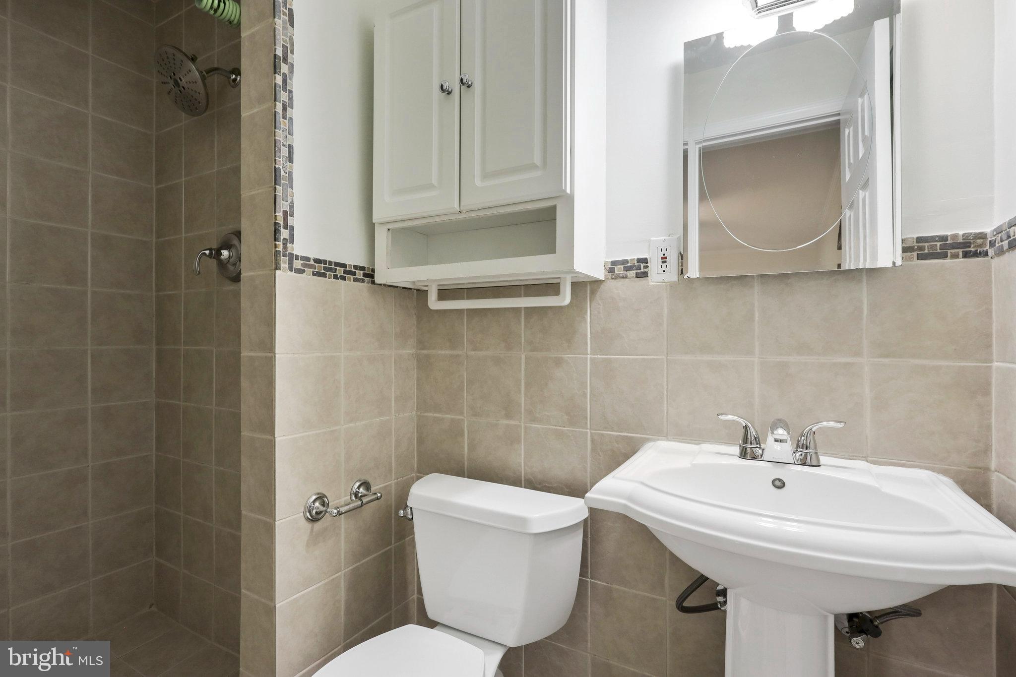 LINCOLNIA HILLS - Residential Lease