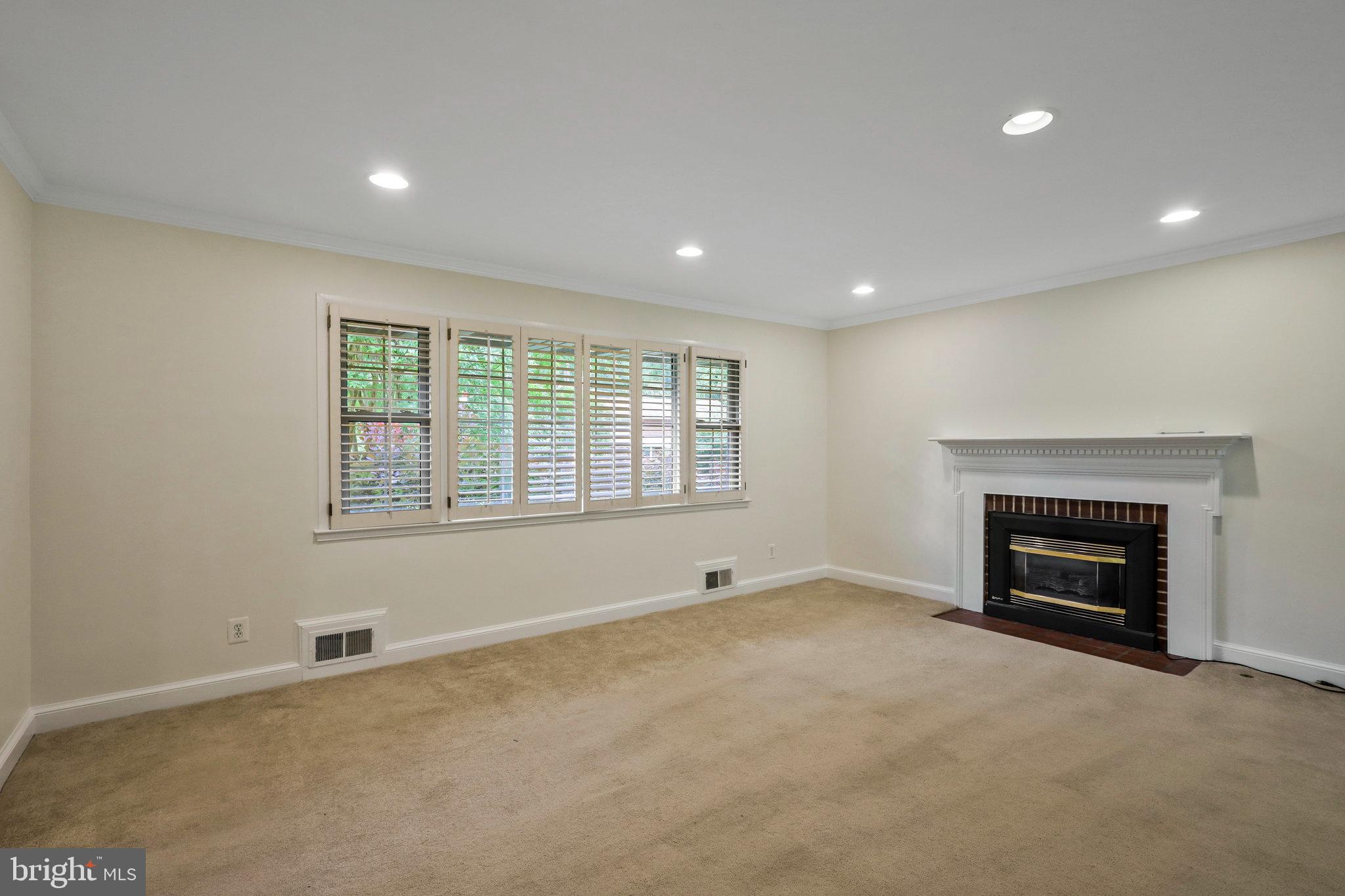 LINCOLNIA HILLS - Residential Lease