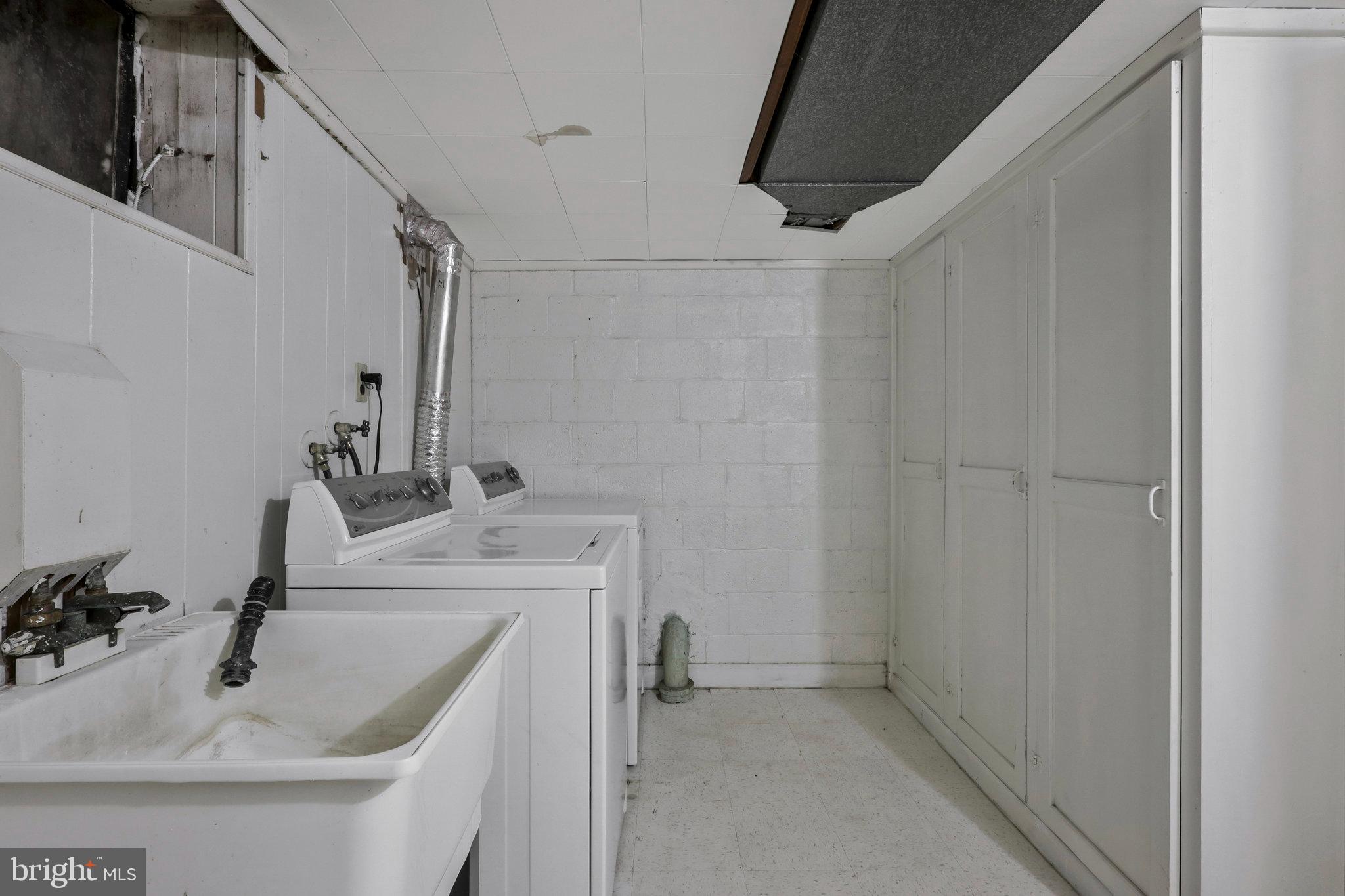 LINCOLNIA HILLS - Residential Lease