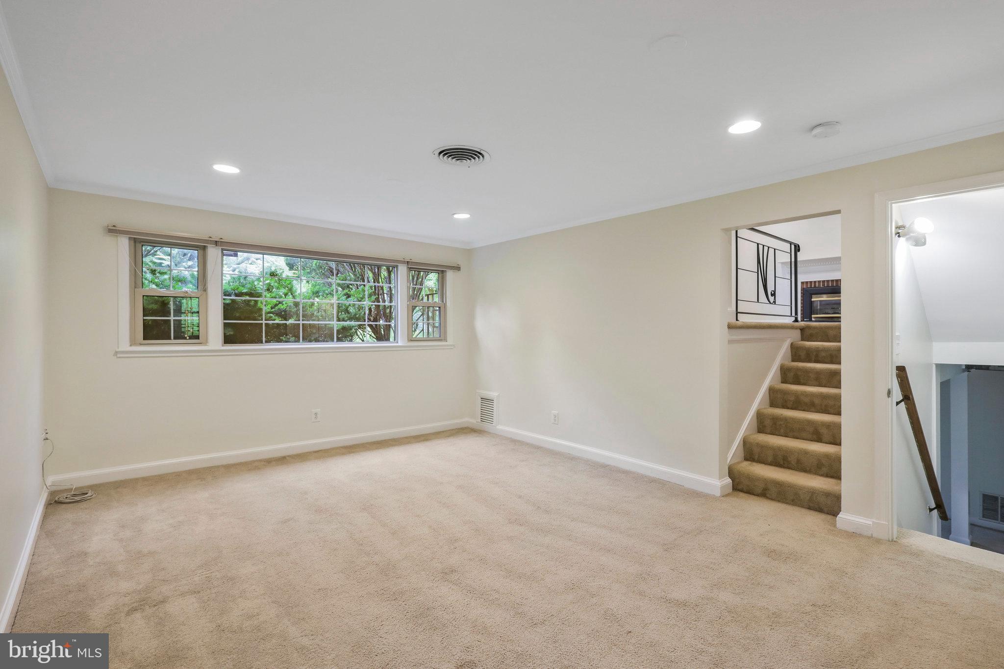 LINCOLNIA HILLS - Residential Lease