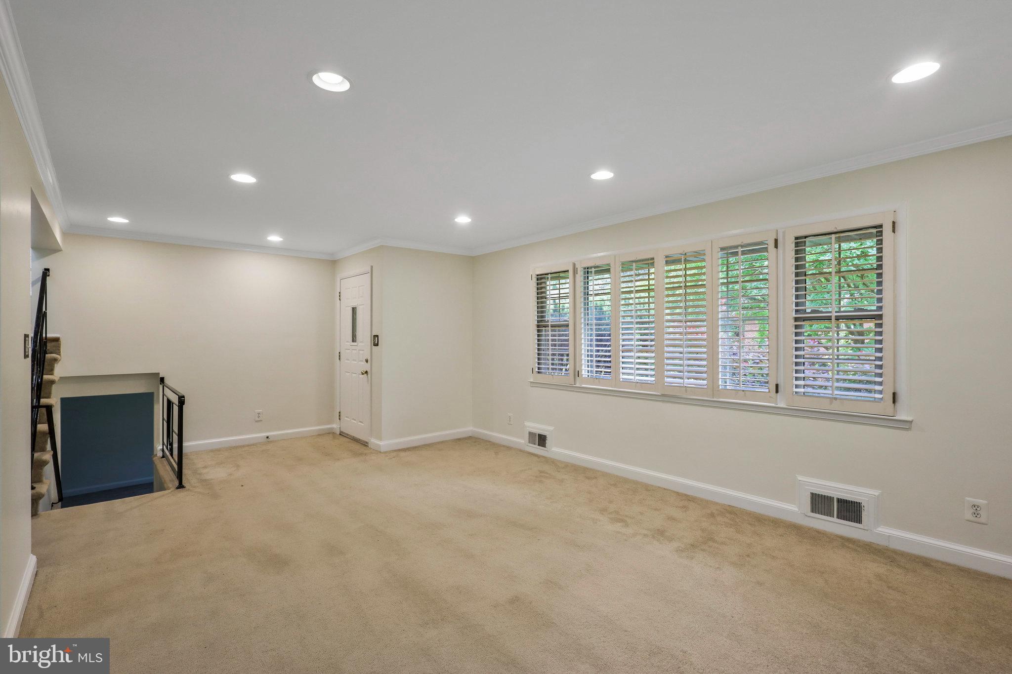 LINCOLNIA HILLS - Residential Lease