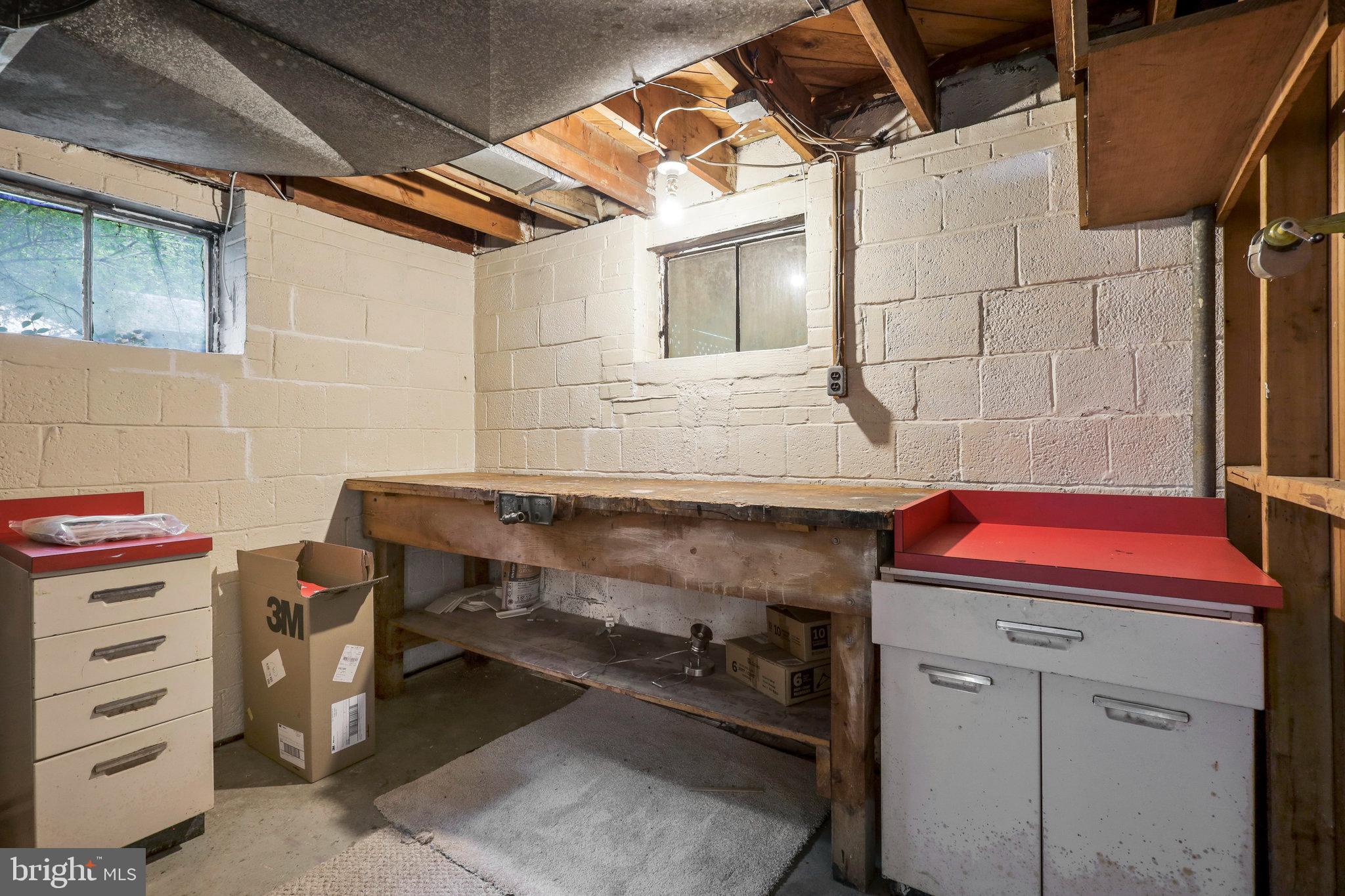 LINCOLNIA HILLS - Residential Lease