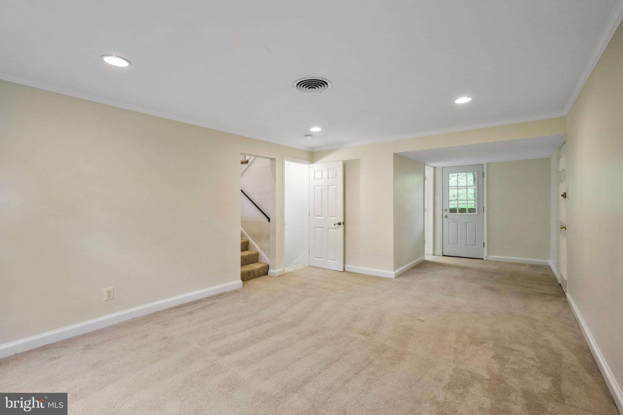 LINCOLNIA HILLS - Residential Lease