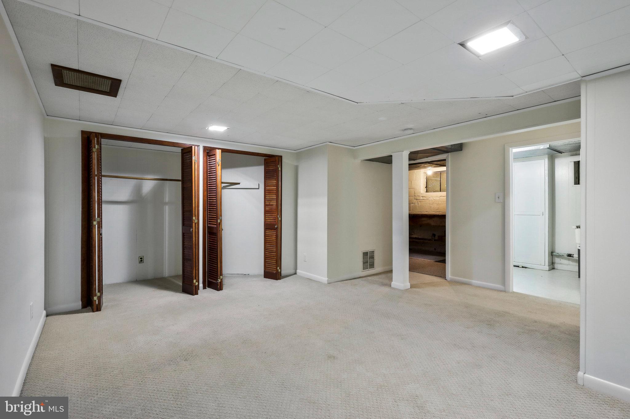 LINCOLNIA HILLS - Residential Lease