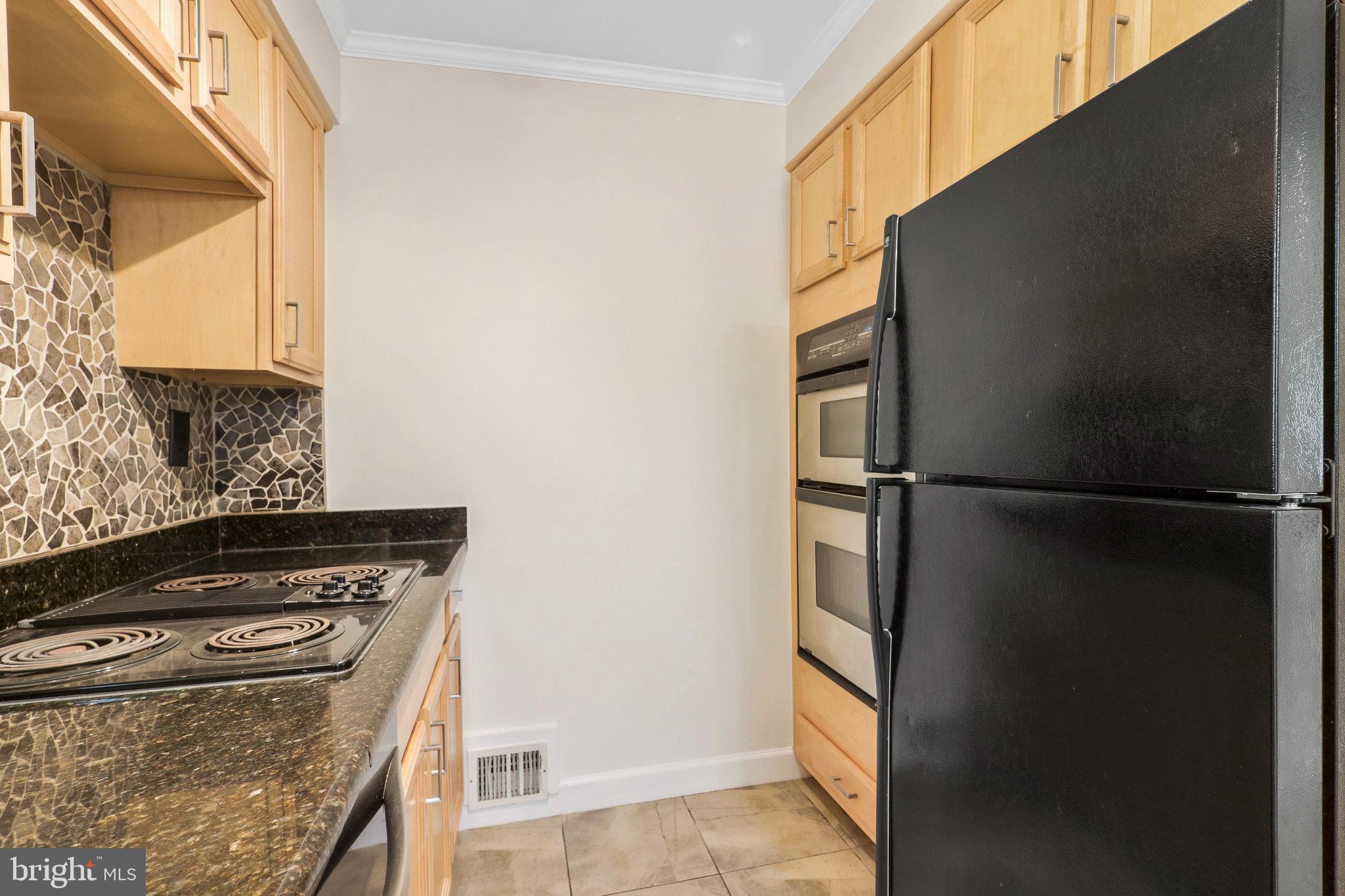 LINCOLNIA HILLS - Residential Lease