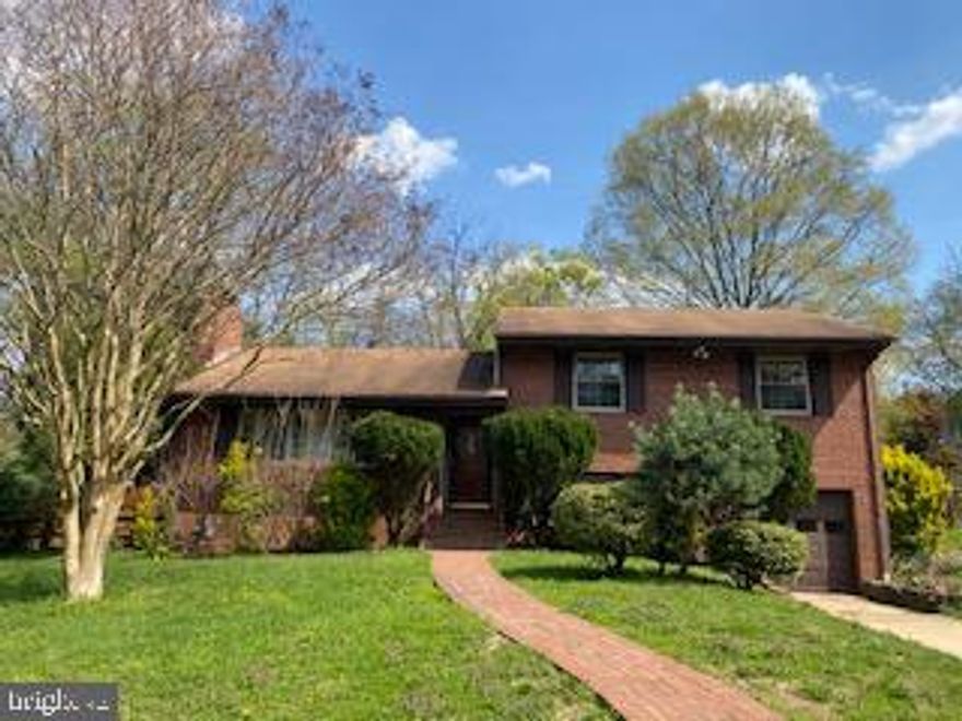 GORGEOUS split love home w/ Garage! 3 bedrooms and 2.5 bath.  Landscaped backyard w/ deck, fully fenced. Perfect for entertaining. Tons of storage space and room for everyone - 3 living room/rec room areas.  Attached garage and driveway parking.   Gourmet kitchen with upgraded countertops. Close to  commuter routes and just blocks to restaurants & retail!