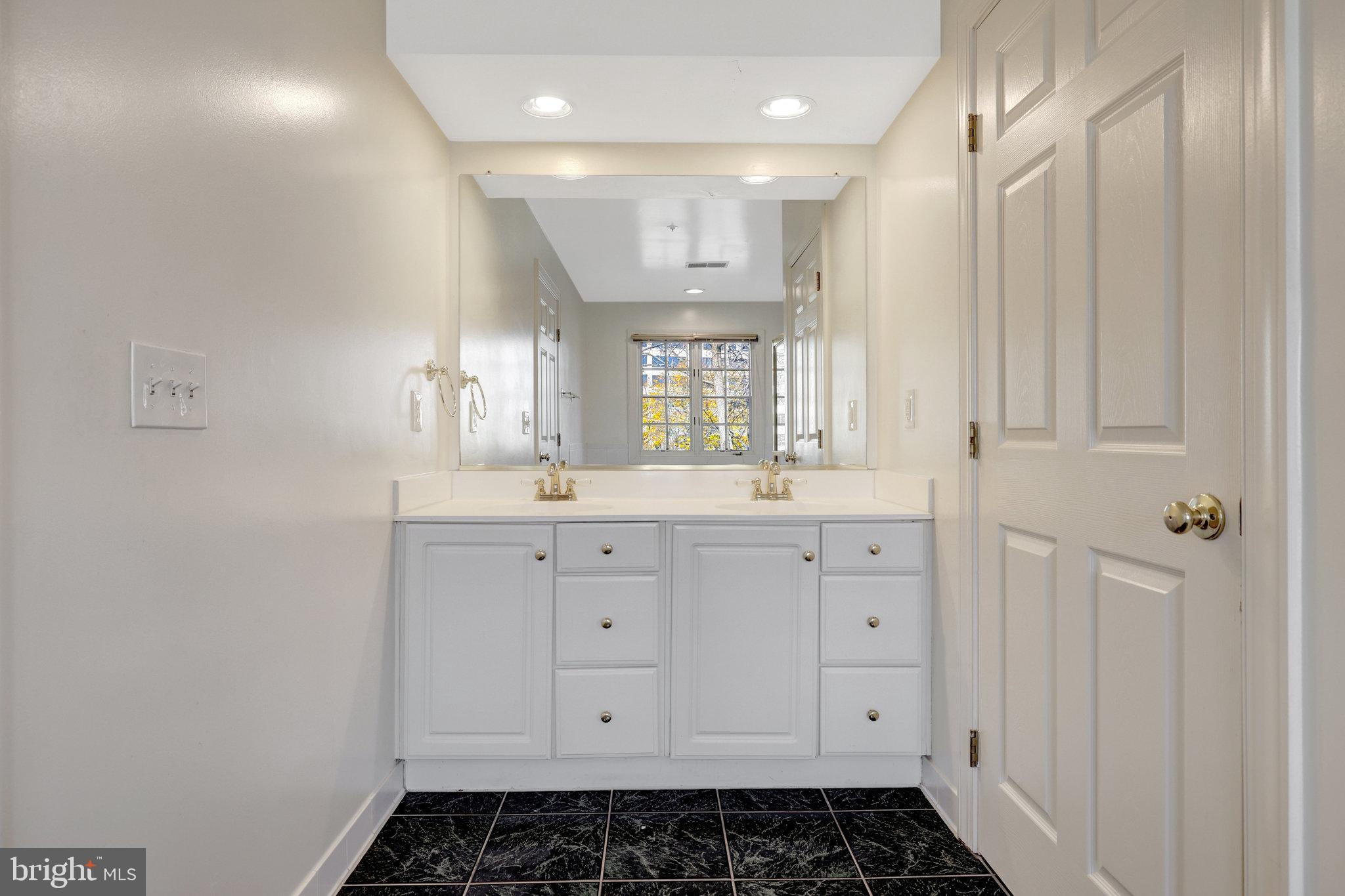 KIDWELL TOWNS - Residential Lease