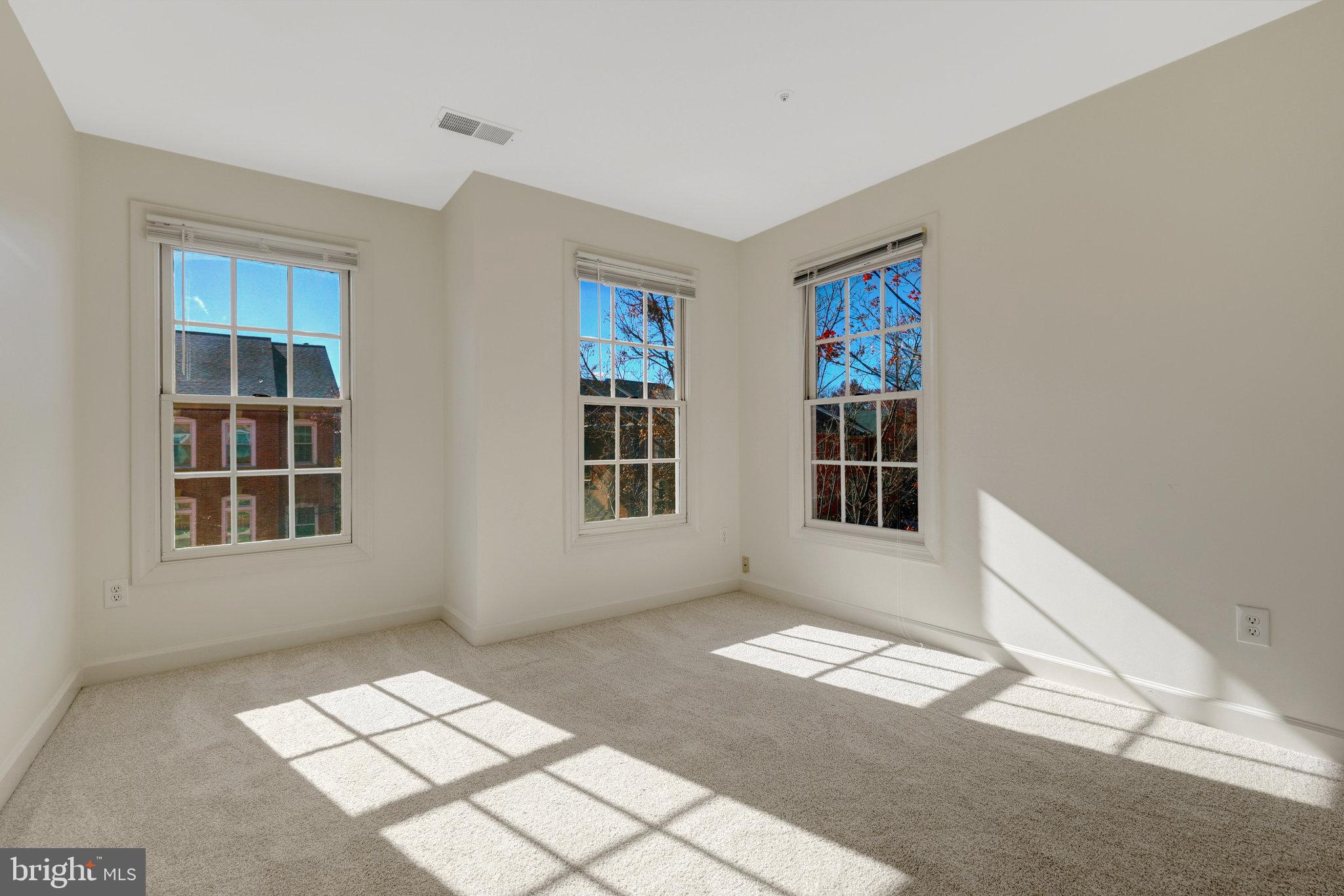 KIDWELL TOWNS - Residential Lease