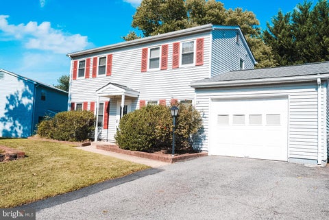 Photo of 14353 Southgate Court, WOODBRIDGE, VA 22193 (MLS # VAPW2128720)