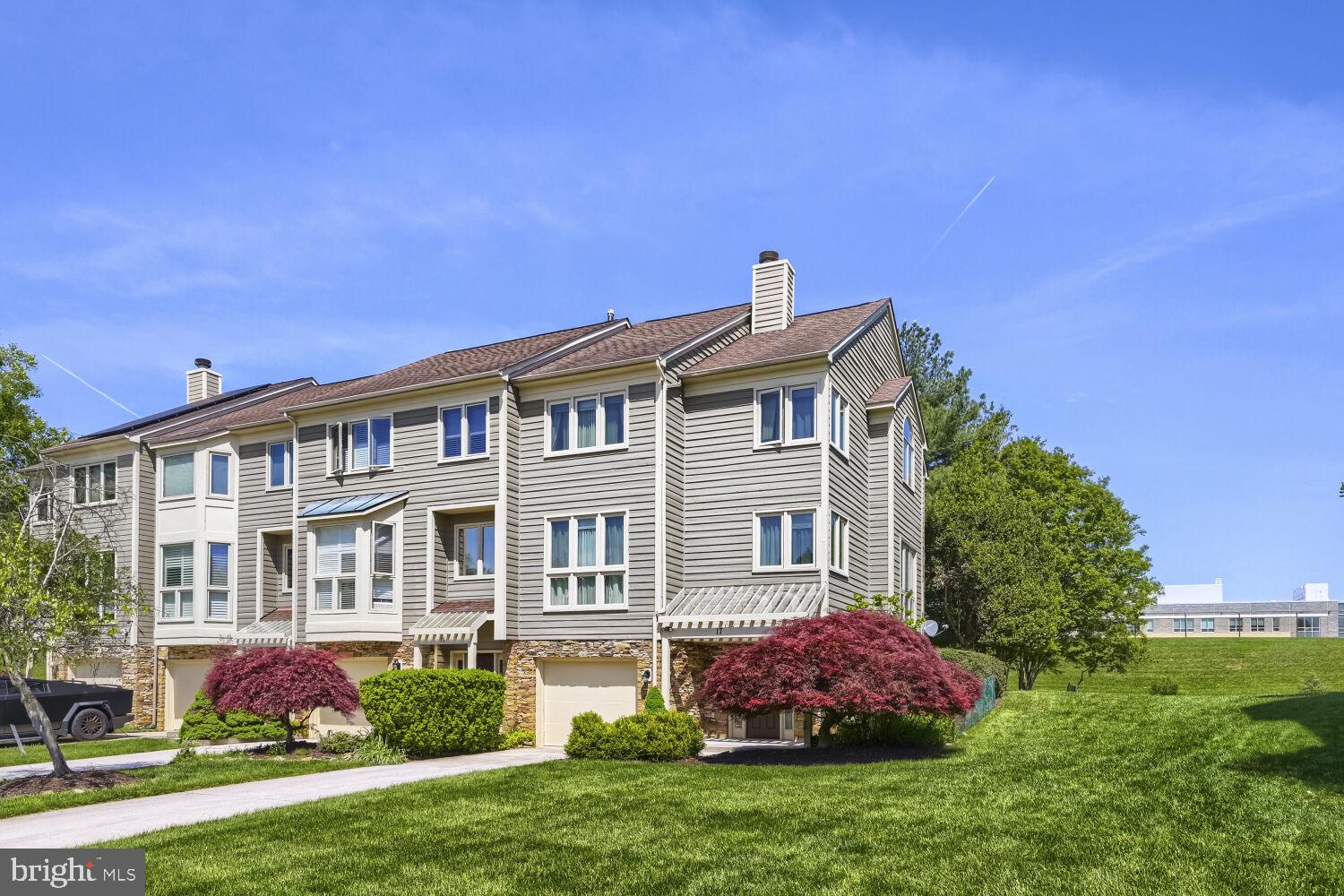 SUMMIT CHASE - Residential