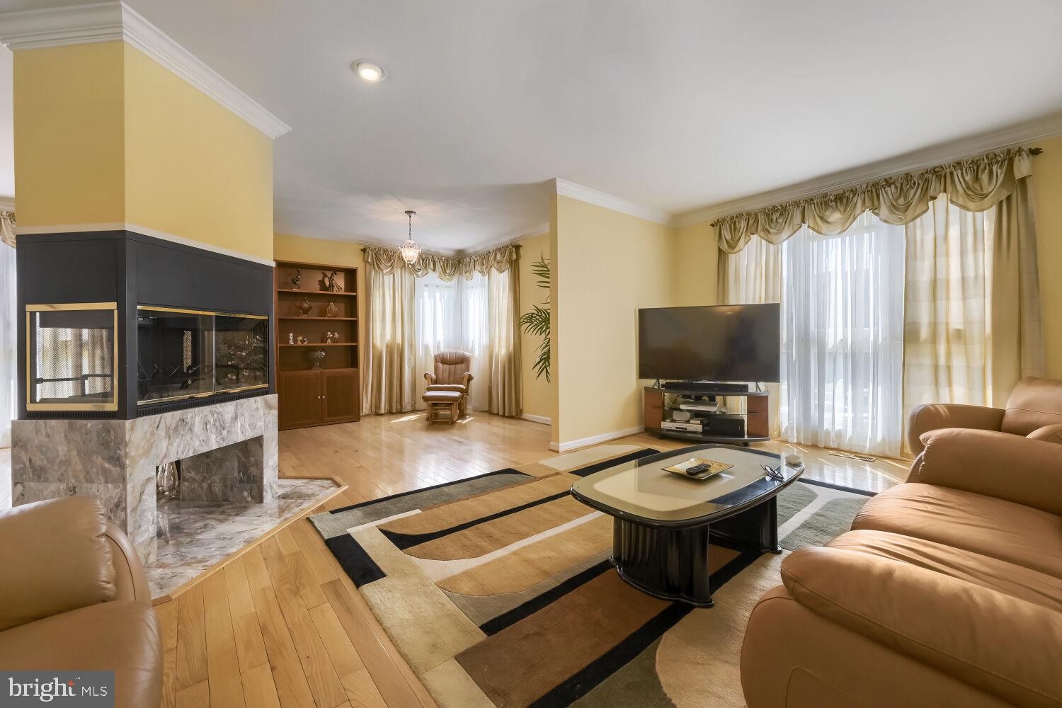 SUMMIT CHASE - Residential
