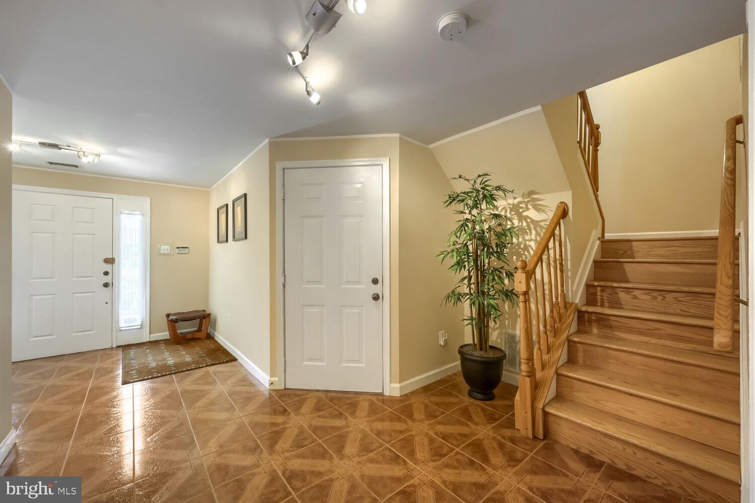 SUMMIT CHASE - Residential